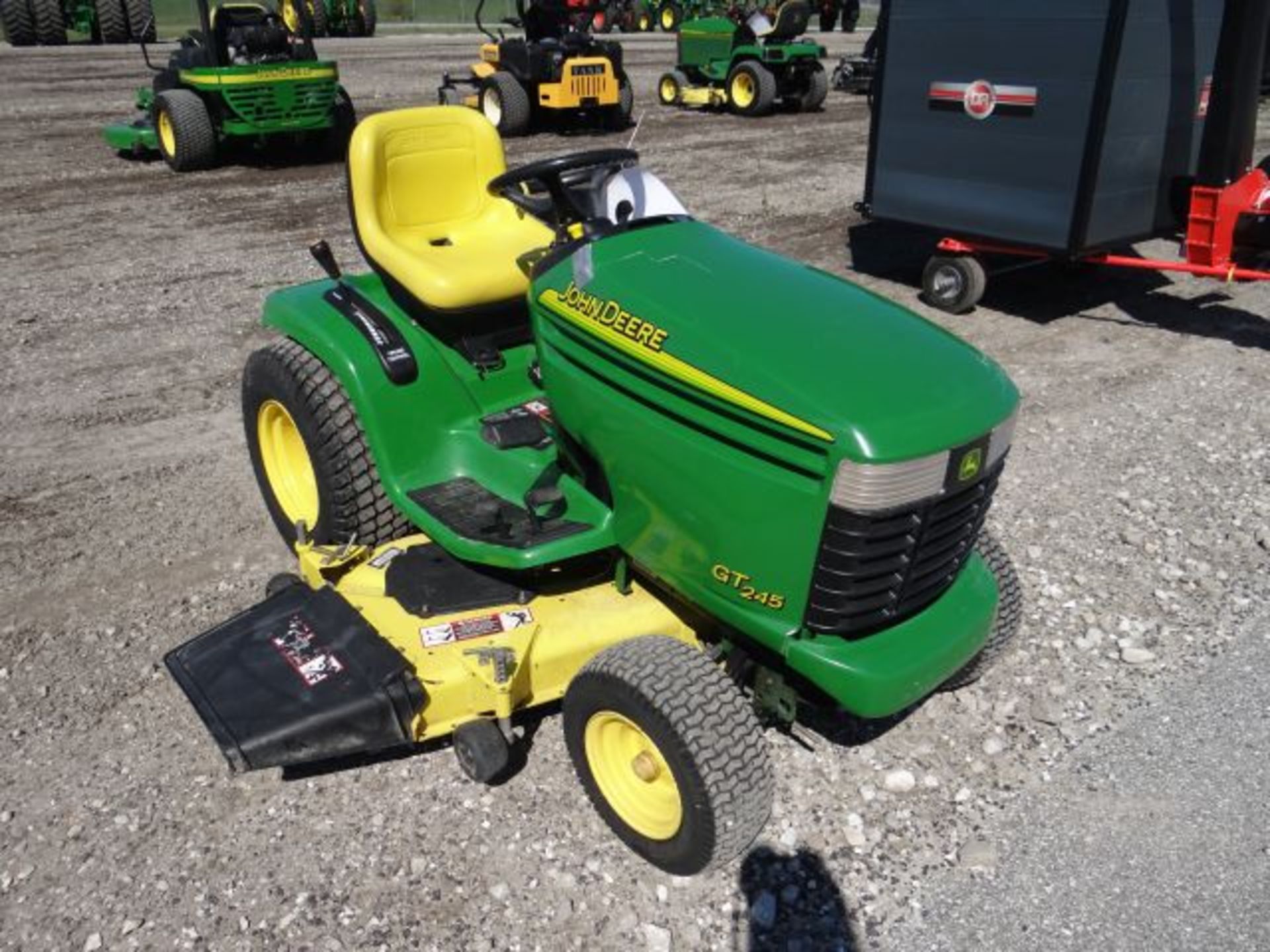 Lot 14653 - 2003 JD GT245/54 Mower 886 hrs, 20hp, Kawasaki, Air Cool, Hydro, 54" Deck, - Image 3 of 4