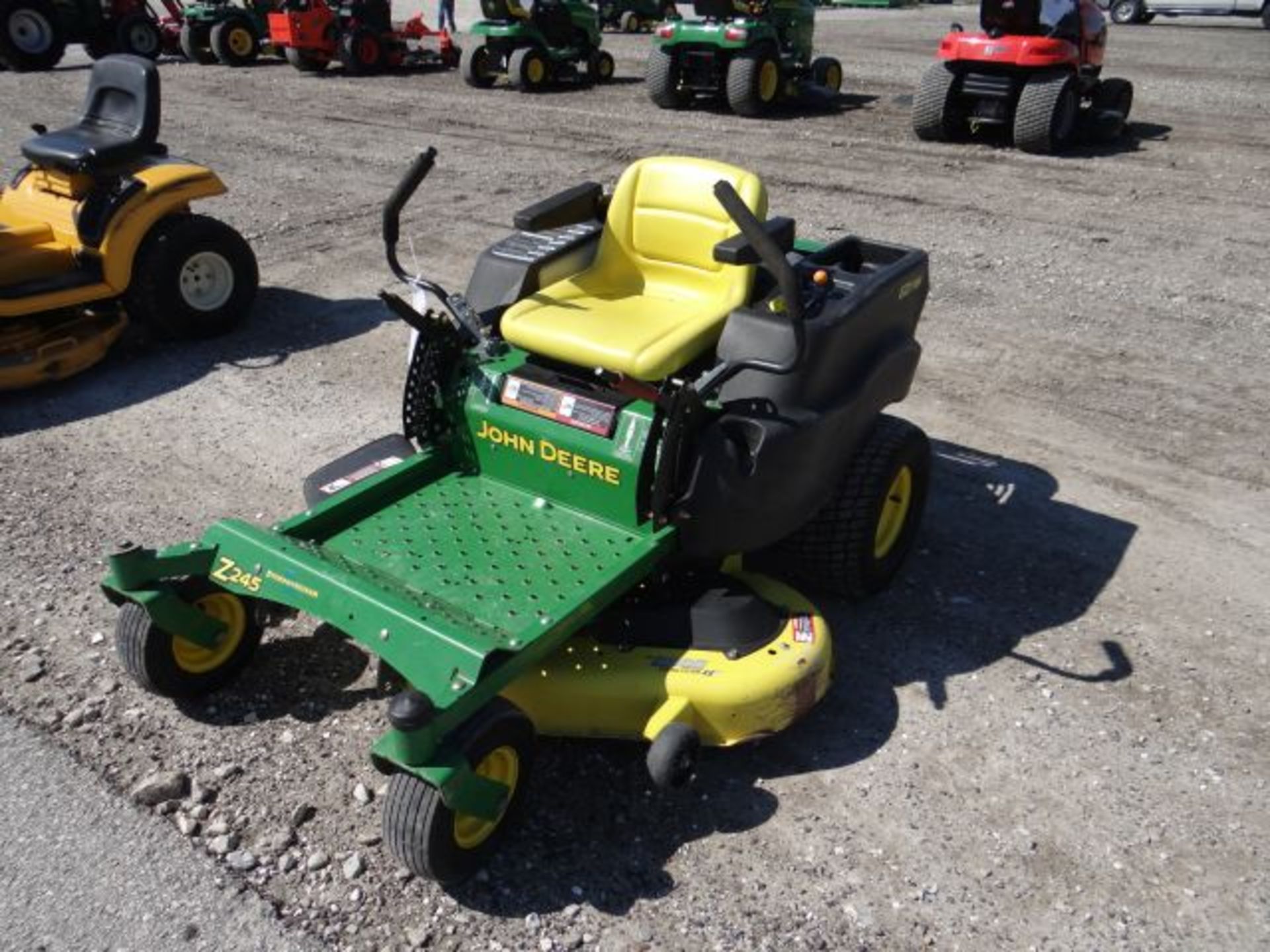 Lot 41412 - 2008 JD Z245/48 EZtrak Mower 666 hrs, 23hp, Briggs, Air Cooled, Zero Turn, 48" Deck, - Image 2 of 4