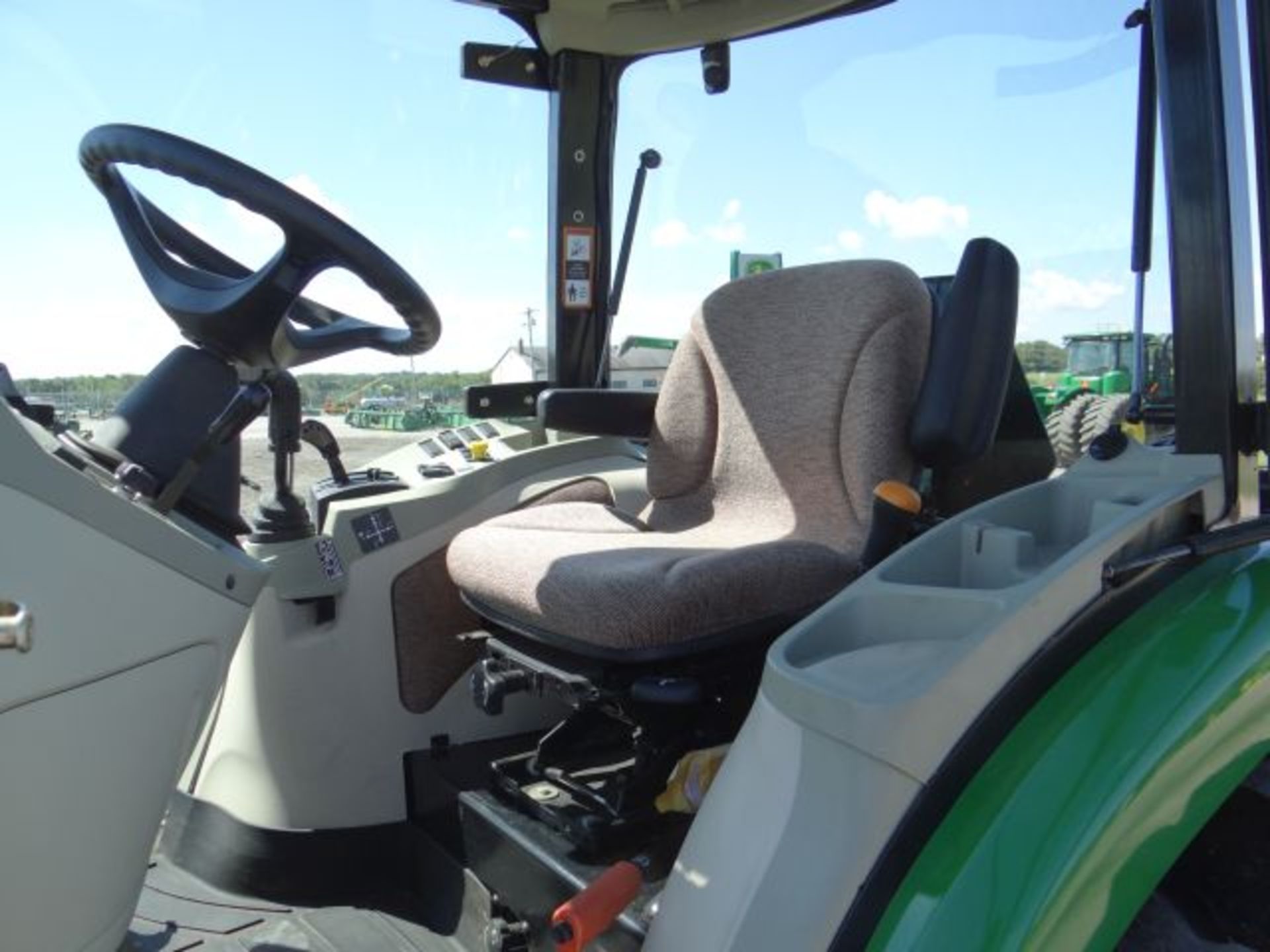 2013 JD 4520 Compact Tractor 90 hrs, 60hp, MFWD, 3sp Hydro, CAH, AM/FM, E-Hydro, 540 & 540E Rear - Image 4 of 4