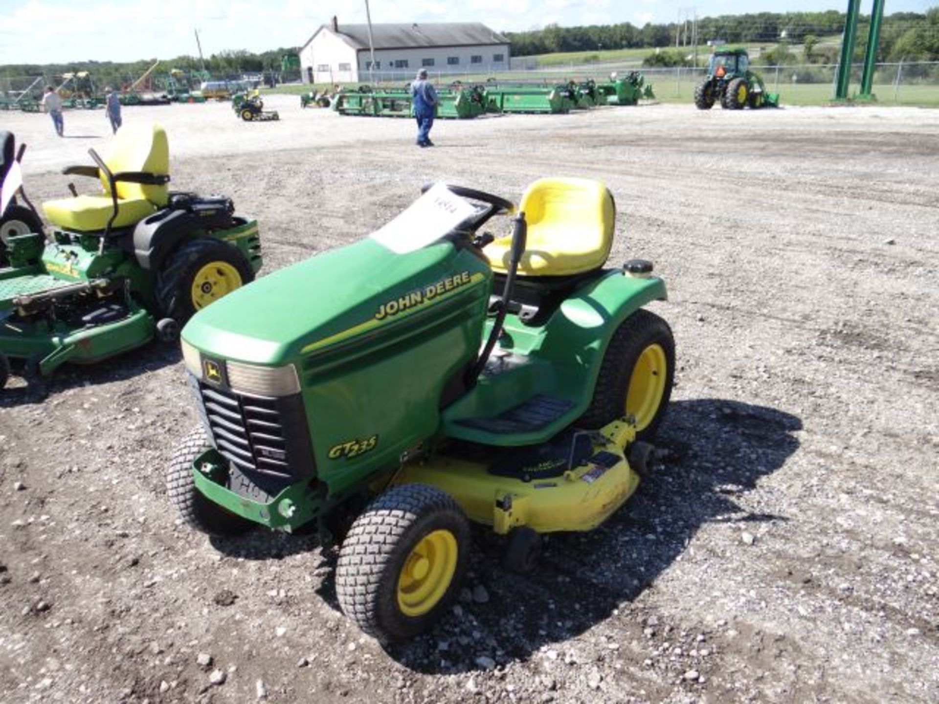Lot 14514 - 1999 JD GT235/48 Mower No Meter, 18hp, V-Twin, Air Cooled, Hydro, 48" Deck, - Image 4 of 4