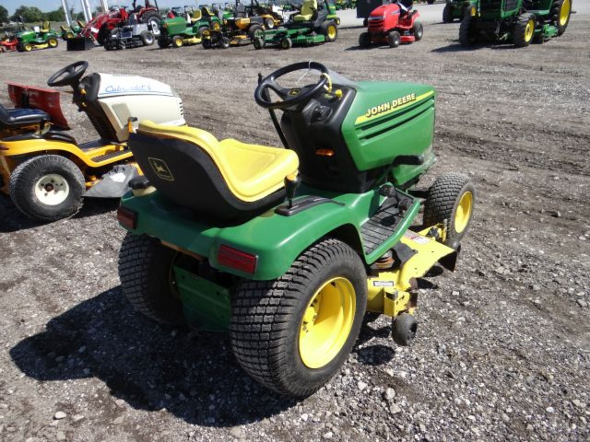 Lot 14514 - 1999 JD GT235/48 Mower No Meter, 18hp, V-Twin, Air Cooled, Hydro, 48" Deck, - Image 2 of 4