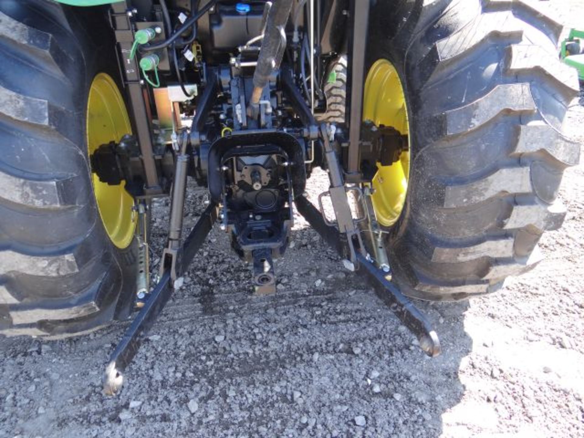 2013 JD 4520 Compact Tractor 90 hrs, 60hp, MFWD, 3sp Hydro, CAH, AM/FM, E-Hydro, 540 & 540E Rear - Image 3 of 4