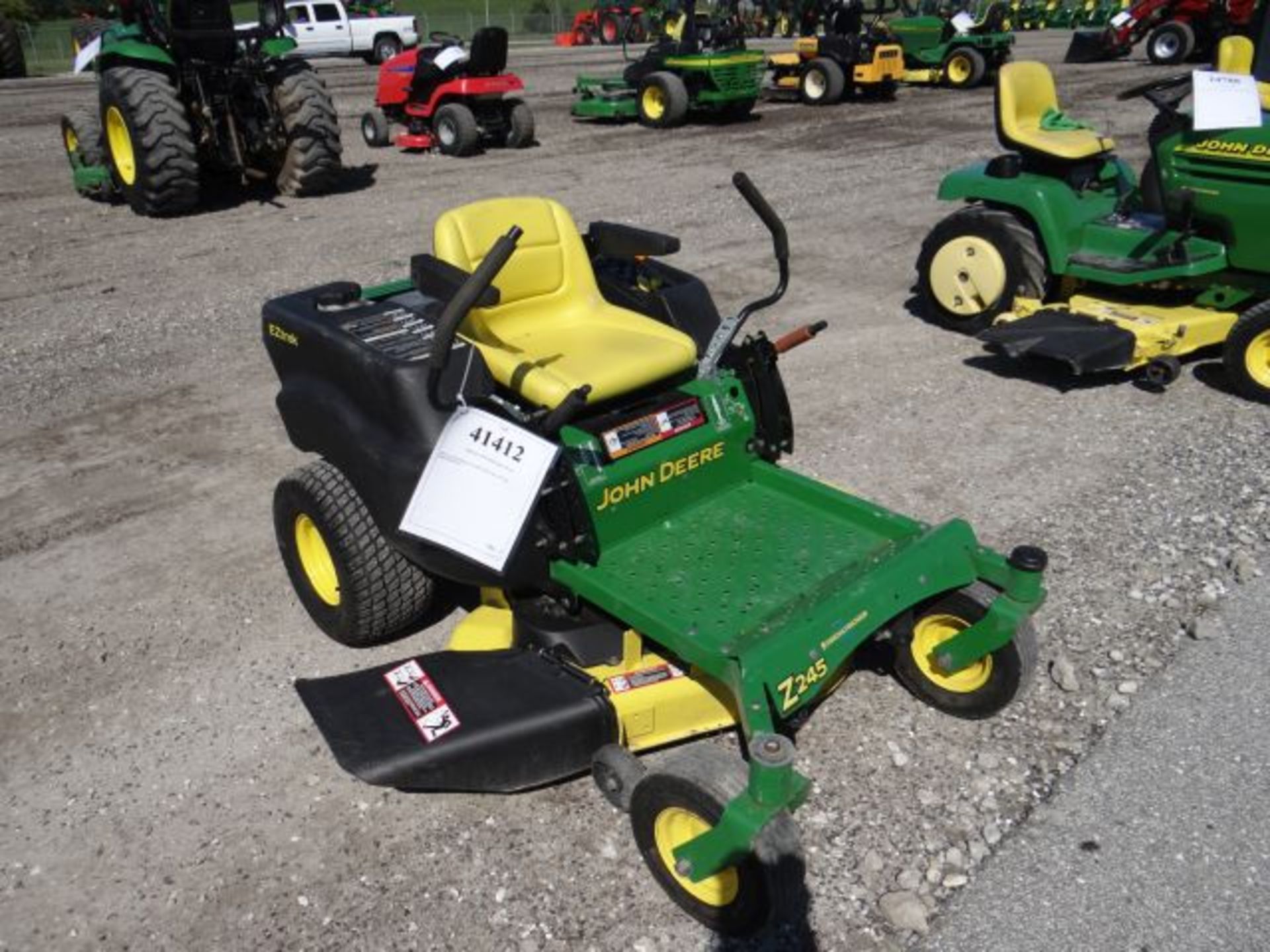 Lot 41412 - 2008 JD Z245/48 EZtrak Mower 666 hrs, 23hp, Briggs, Air Cooled, Zero Turn, 48" Deck,