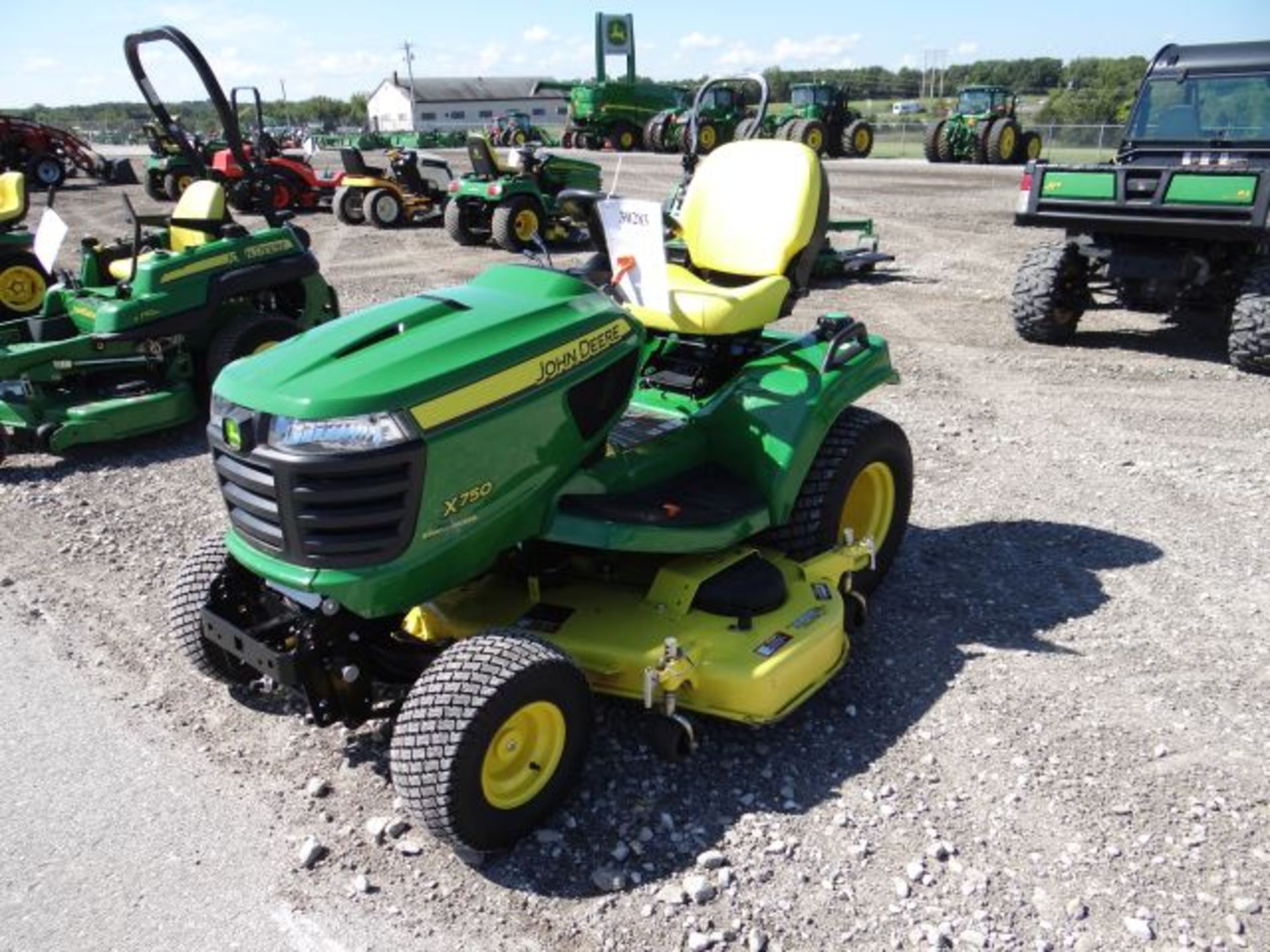 2015 JD X750/60HC Mower 52 hrs, 24hp, Yanmar, Diesel, Water Cool, Hydro, PS, Diff Lock, Hyd Lift,