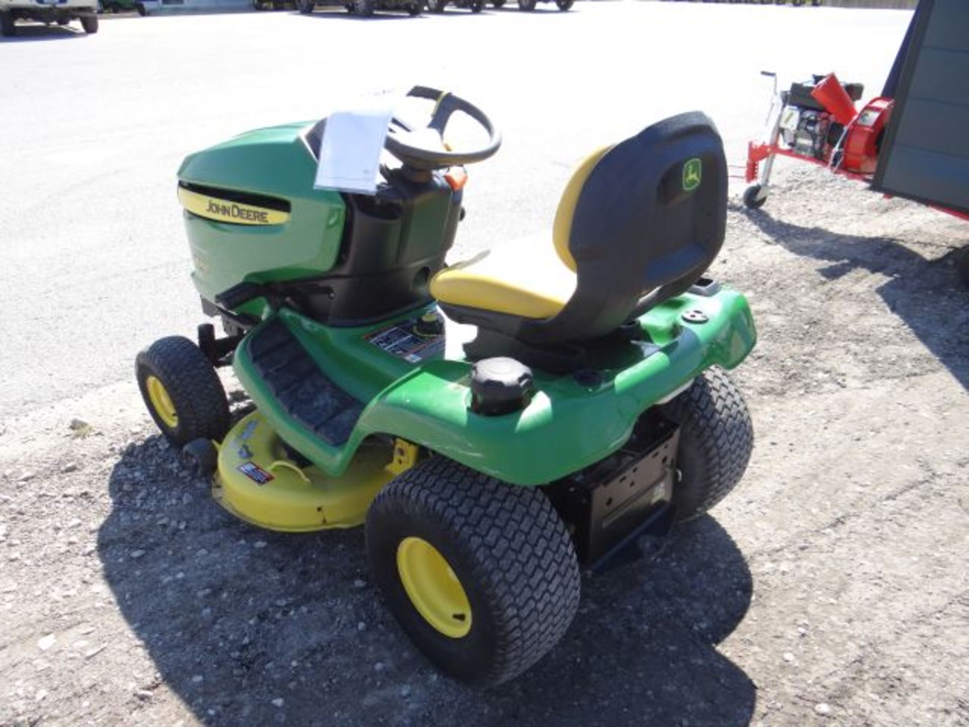 Lot 29489 - 2012 JD X300/42 Mower 908 hrs, 18hp, Kawasaki, Air Cool, Hydro, 42" Deck, - Image 4 of 4