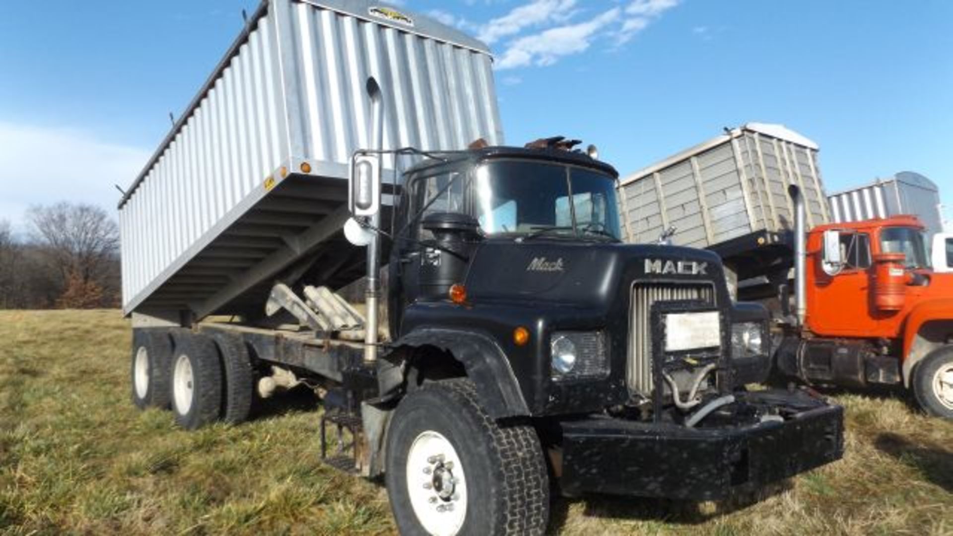 1981 Mack DM6855 Grain Truck, 18’ Bed, Allison Auto, Mack Engine, Vin#1M2B120C7BA049085