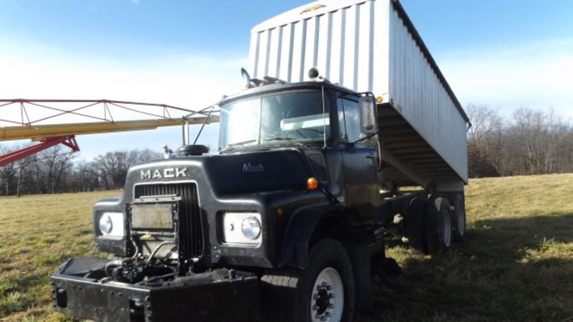 1981 Mack DM6855 Grain Truck, 18’ Bed, Allison Auto, Mack Engine, Vin#1M2B120C7BA049085 - Image 2 of 5