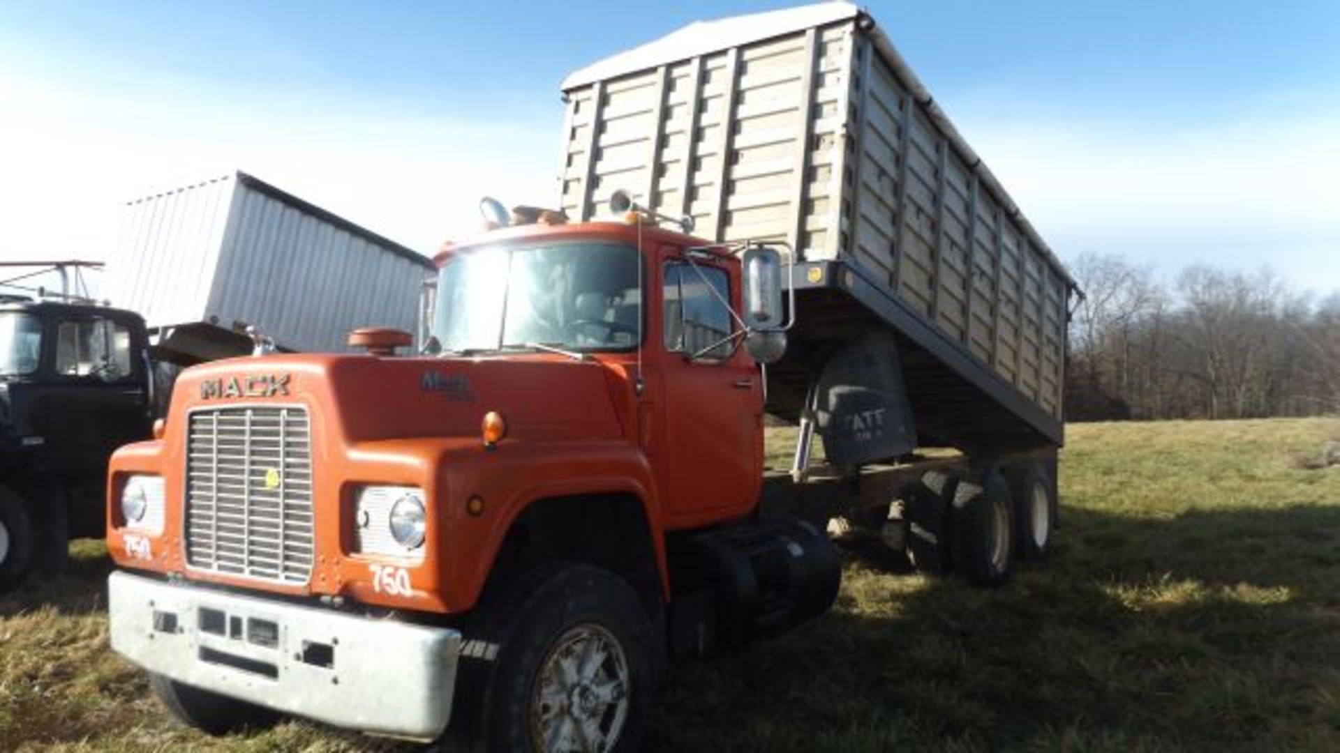 1988 Mack R688ST Grain Truck, Twin Screw, 9 Spd., E7 Engine, 19’ Aluminum Bed w/Steel Floor, Tarp, - Image 2 of 5