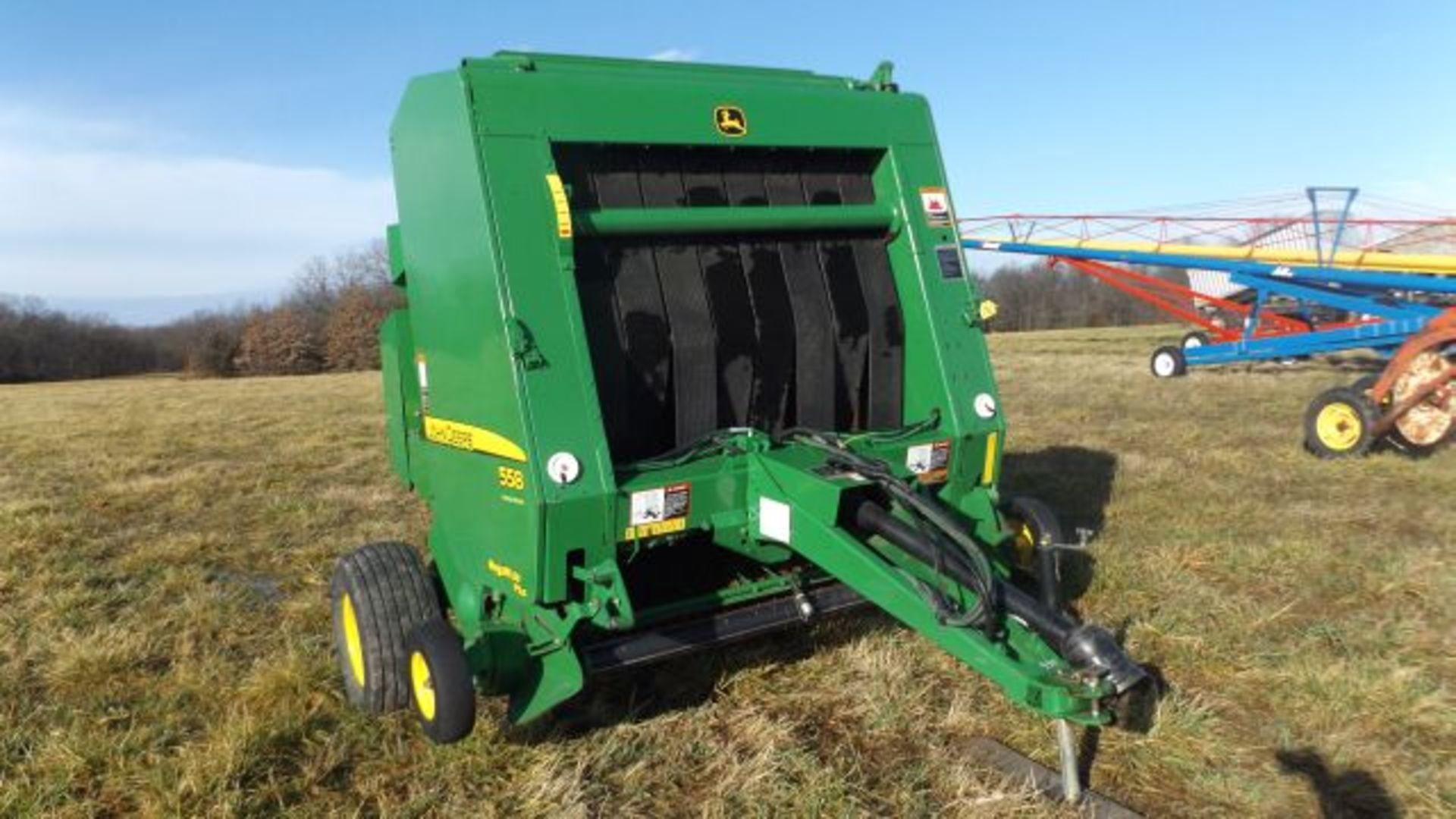 JD 558 Round Baler, 3118 Bales, Surface Wrap and Twine, Sr#E00558X344318 - Image 2 of 3