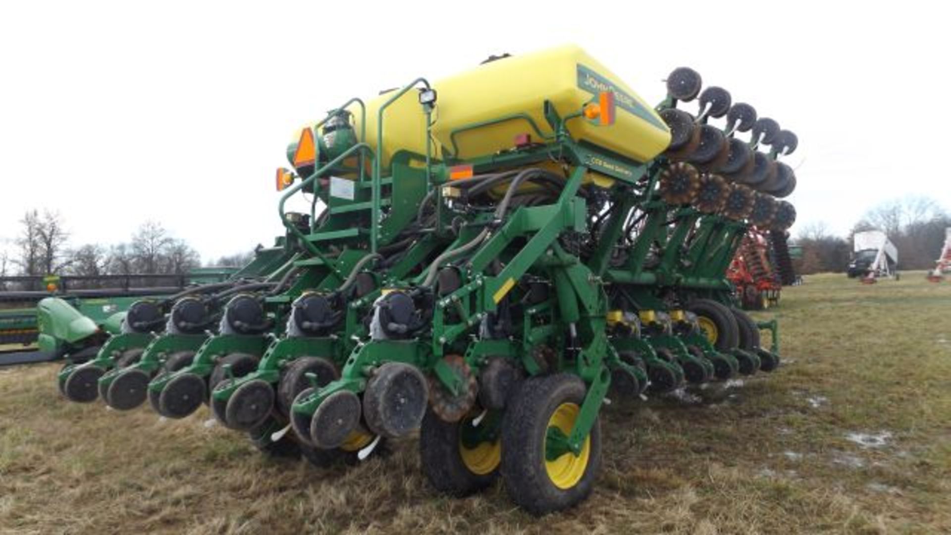 2013 JD 1790 Planter, 16/31, N/T, 3200 total acres on it, Variable Rate Drive, Row Command Clutches, - Image 3 of 3