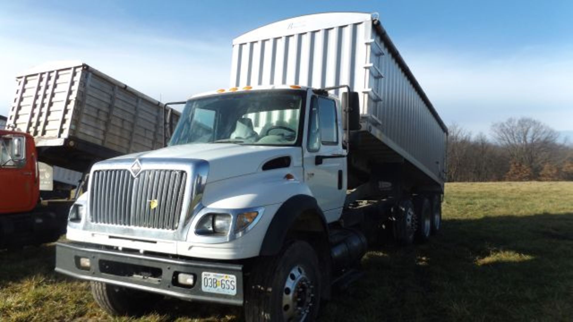 2005 International 7600 Grain Truck, Auto Allison Trans, Cummins Diesel, 22’ Kann Aluminum Bed - Image 2 of 5