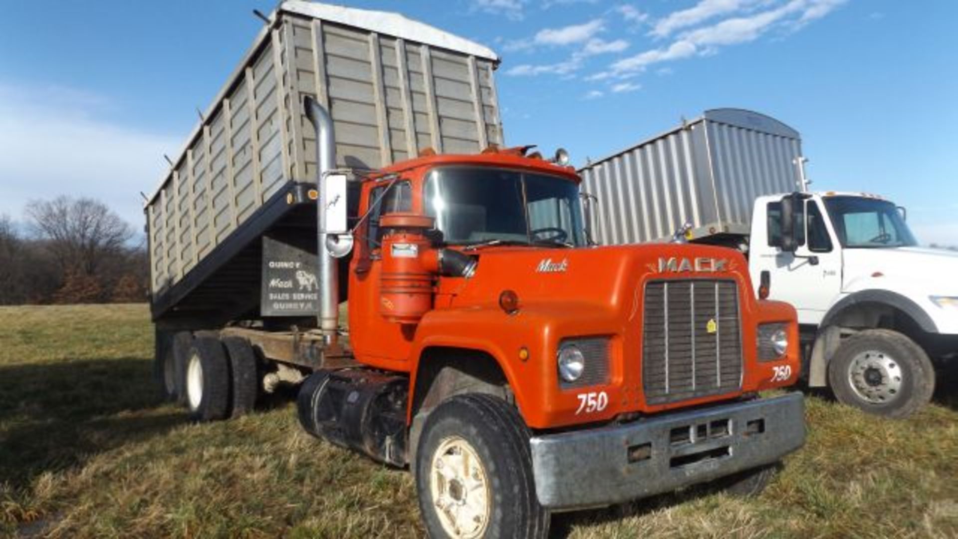 1988 Mack R688ST Grain Truck, Twin Screw, 9 Spd., E7 Engine, 19’ Aluminum Bed w/Steel Floor, Tarp,