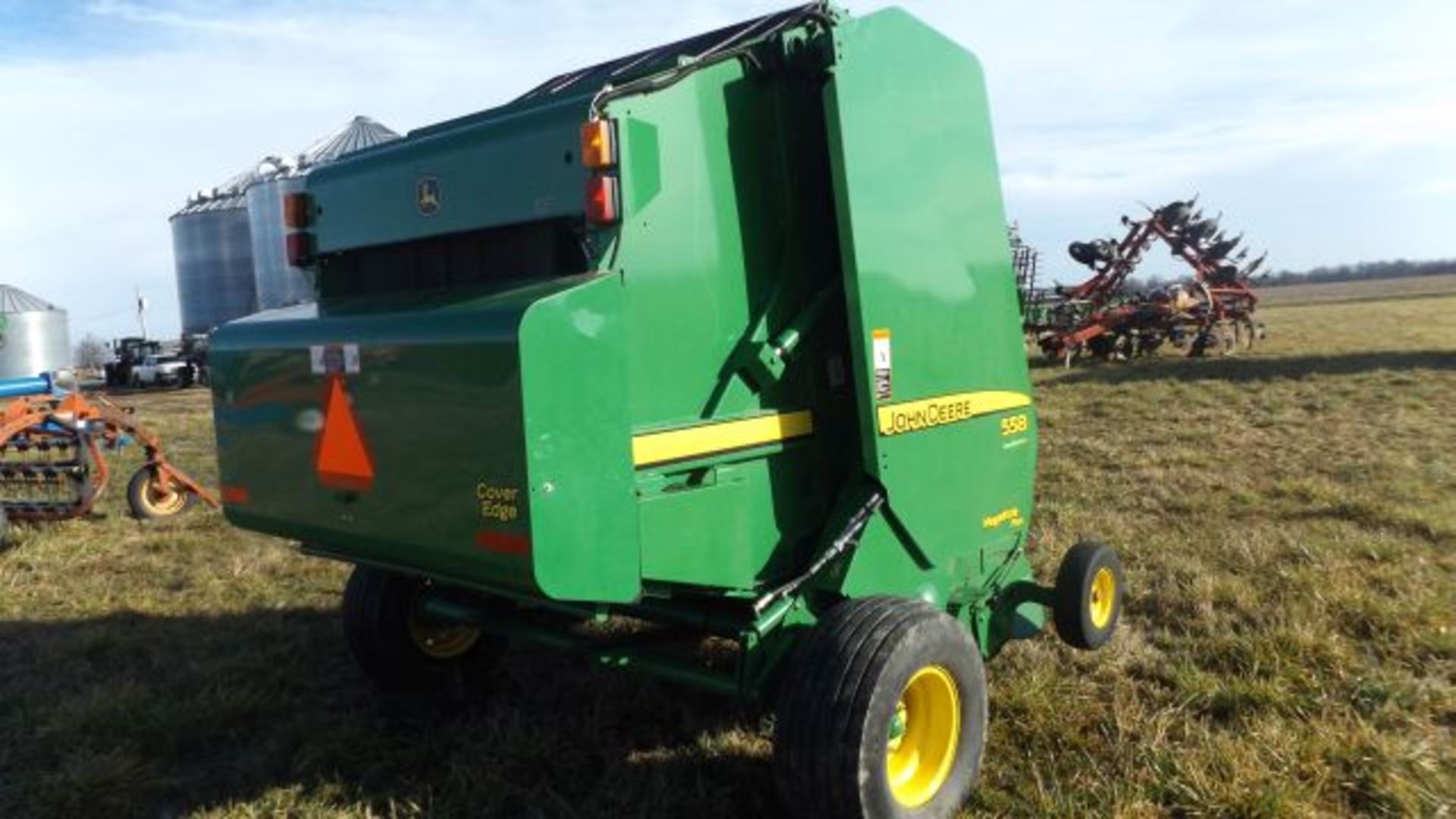 JD 558 Round Baler, 3118 Bales, Surface Wrap and Twine, Sr#E00558X344318 - Image 3 of 3