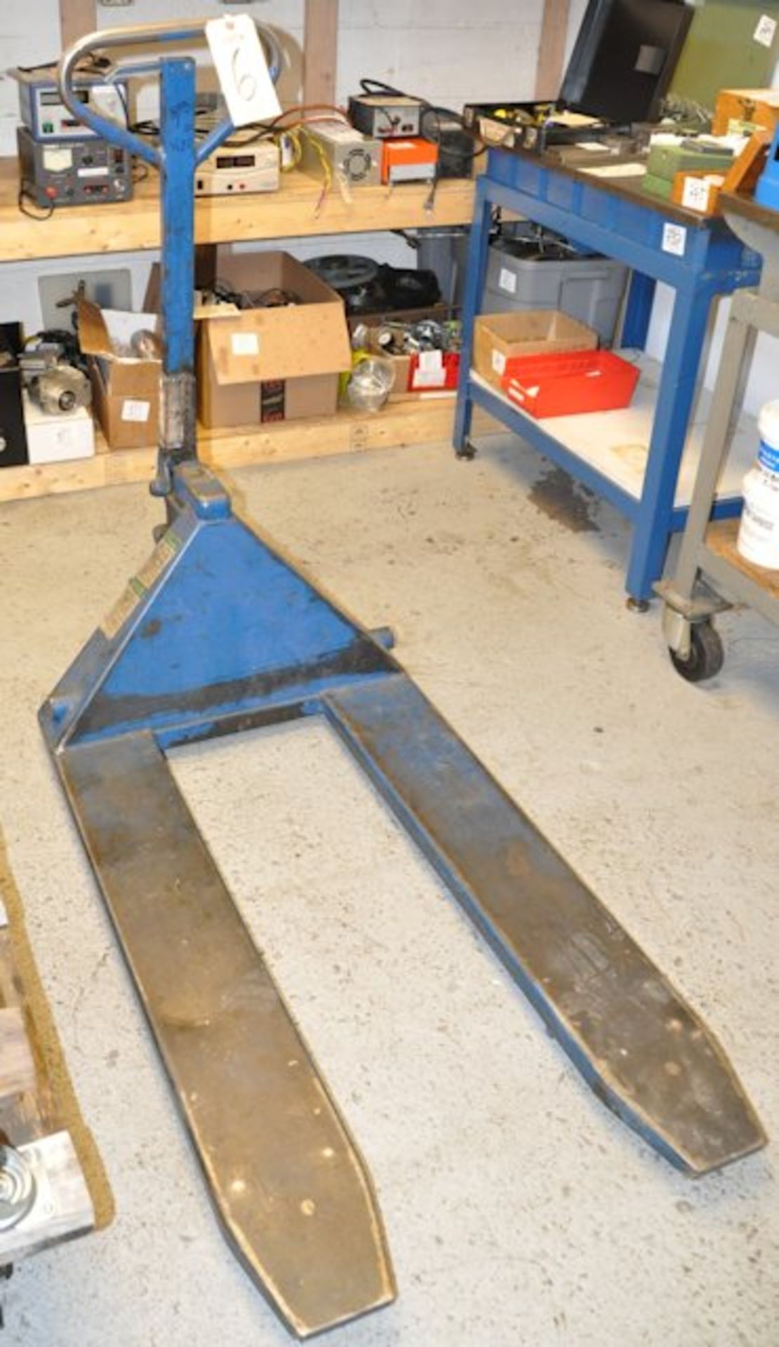 BLUE GIANT 4,400 lb Capacity Pallet Jack