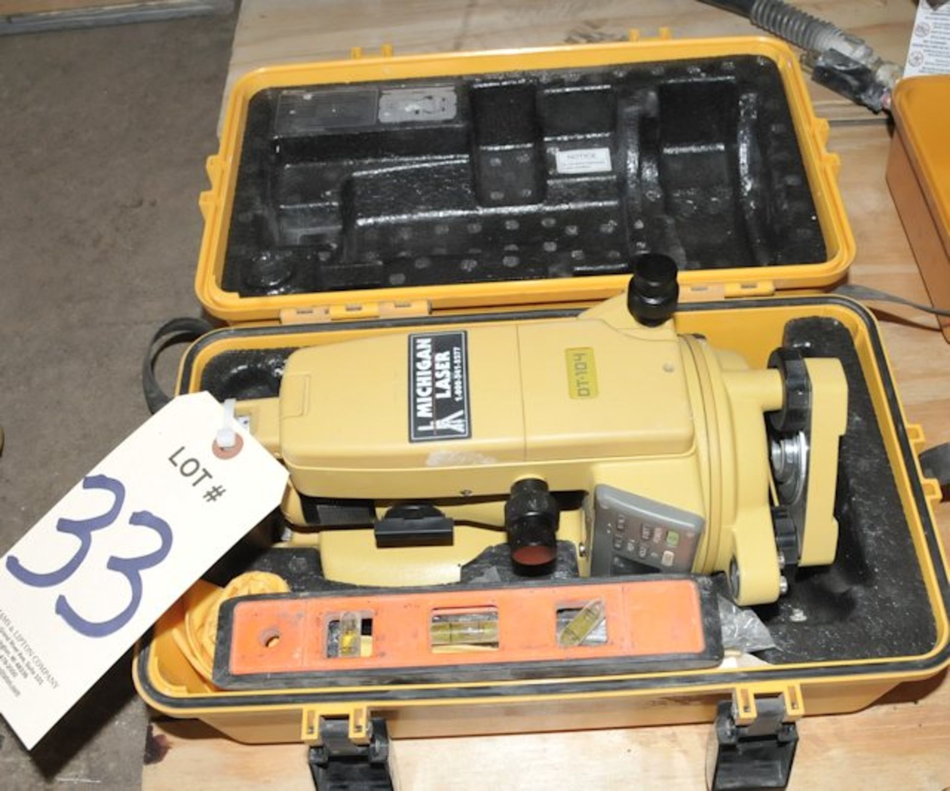 TOPCON DT-100; Surveying Level with Case