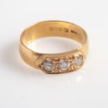 22 ct gold ring set with three brilliant