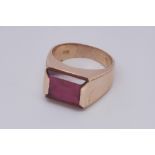 18ct gold gents signet style ring set with a rectangular red stone,