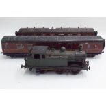 Pre war electric train and 2 long carriages - O gauge