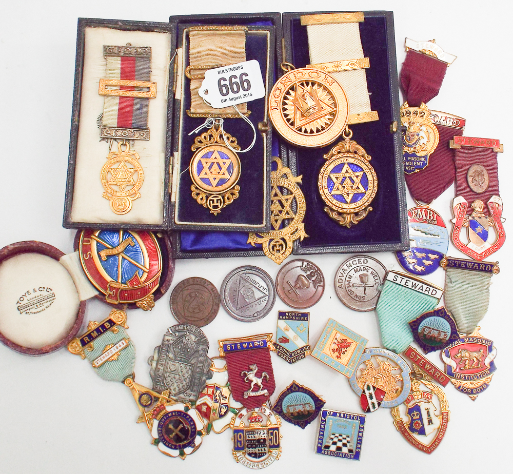 Qty of boxed and un boxed masonic jewels,