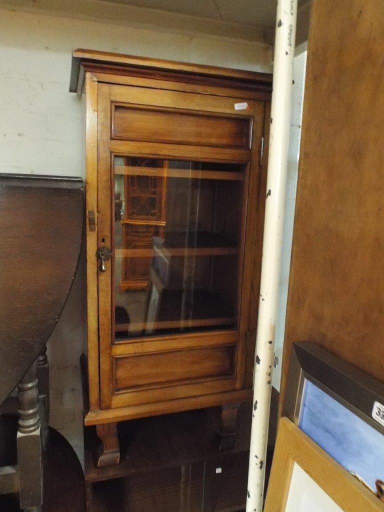 Small Edwardian mahogany display cabinet fitted glass door on short legs - Image 2 of 2