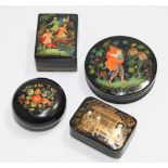 19th century black lacquered snuff box decorated the lid with gilded Oriental figure and pagoda