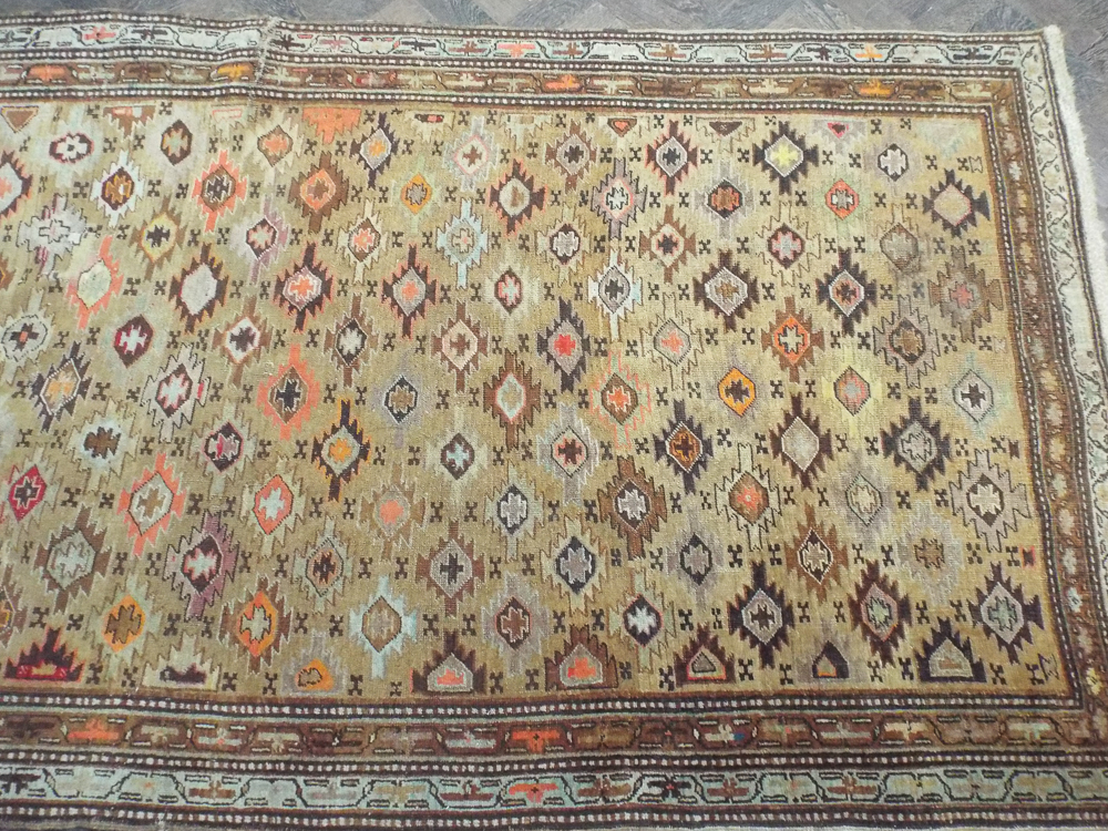 A patterned Shirvan rug (approx 9' x 4') - Image 2 of 3