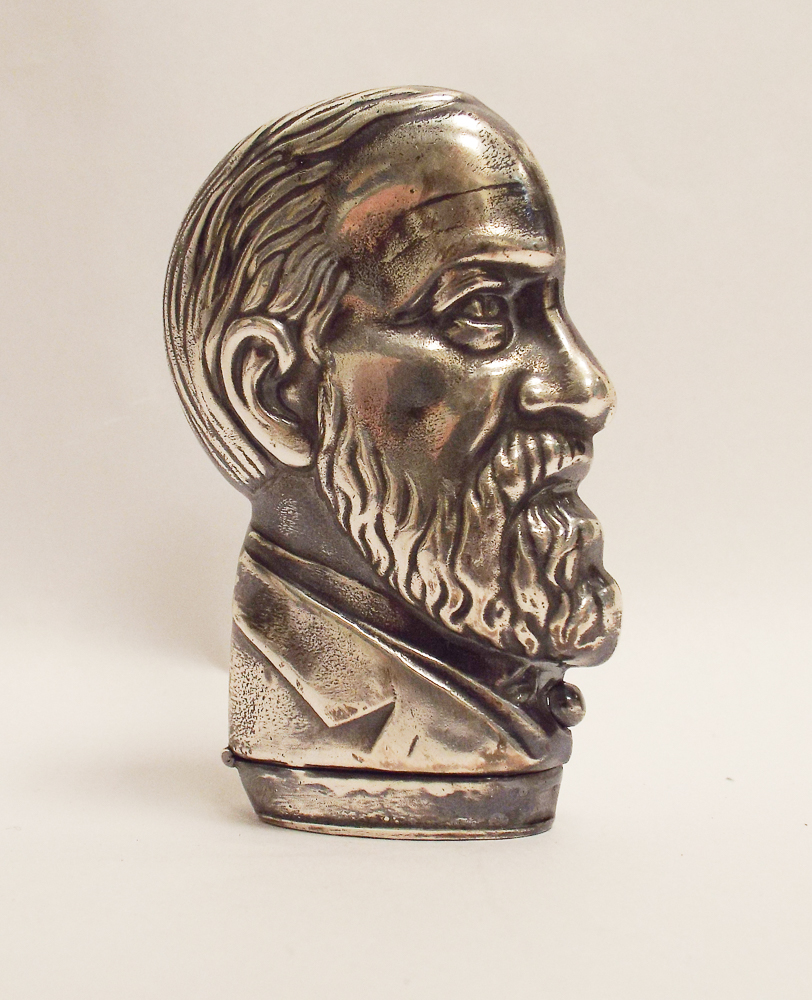 Novelty silver plated vesta case modelled as portrait head Confederate General Robert E Lee