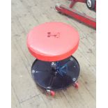 Circular hydraulic surface stool