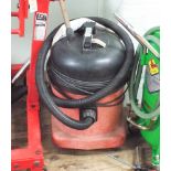 Pneumatic heavy duty workshop vacuum cleaner with bags