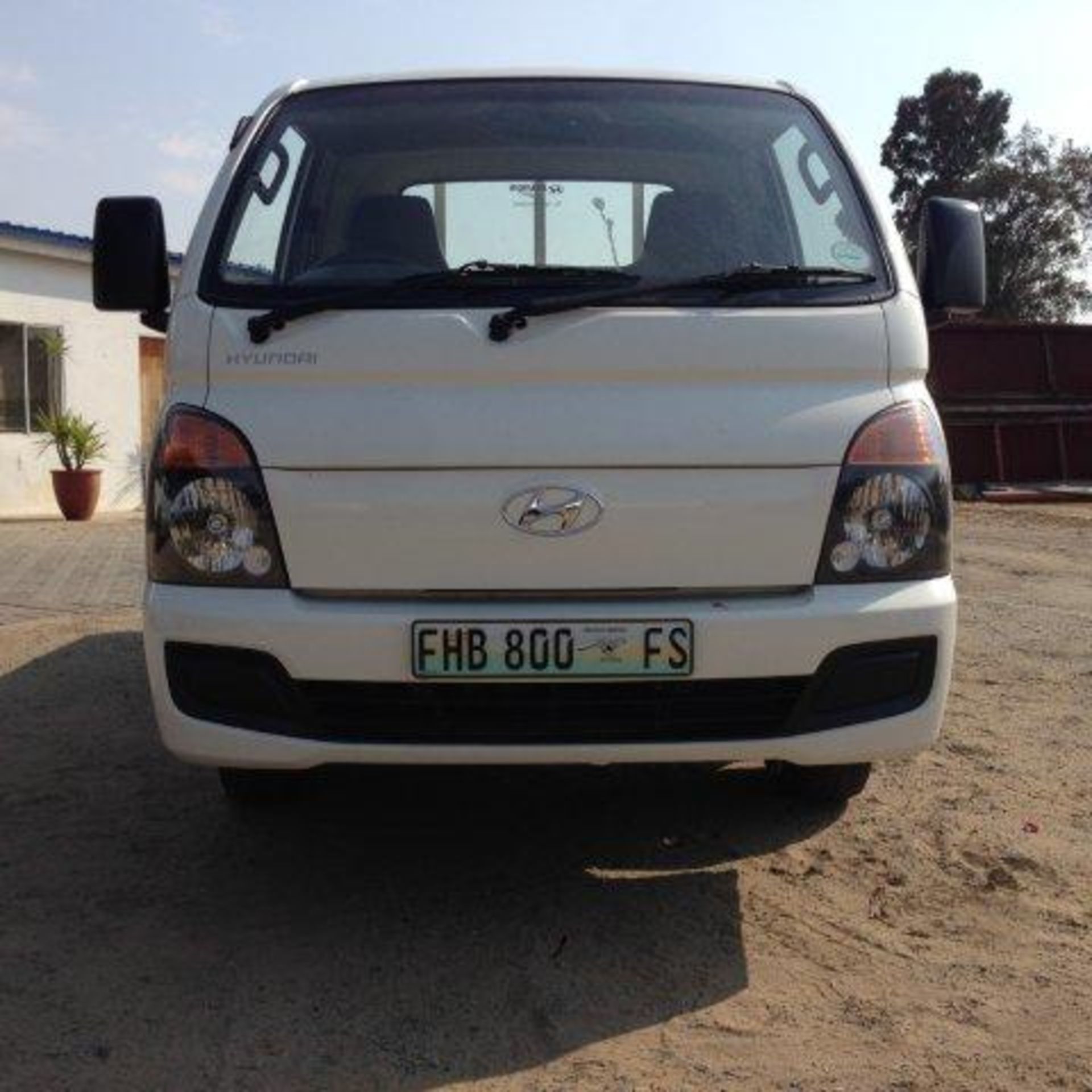 Hyundai 2.6 diesel with aircon (60 000KM)