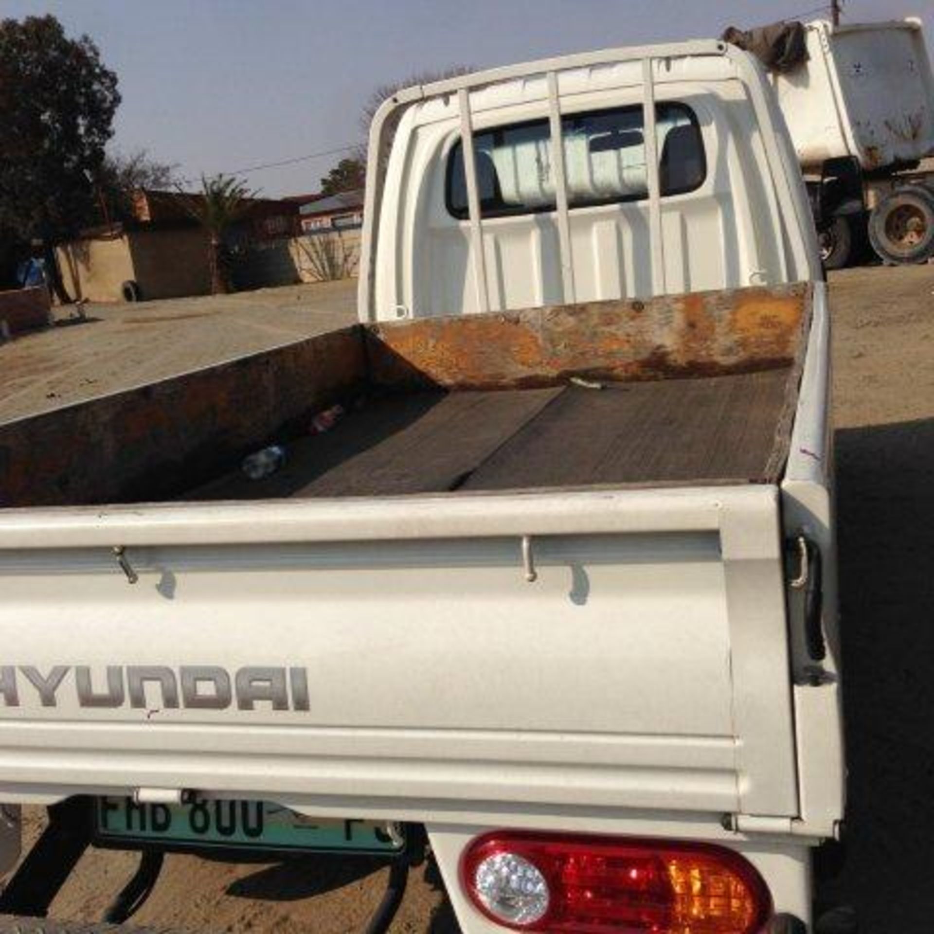 Hyundai 2.6 diesel with aircon (60 000KM) - Image 3 of 4