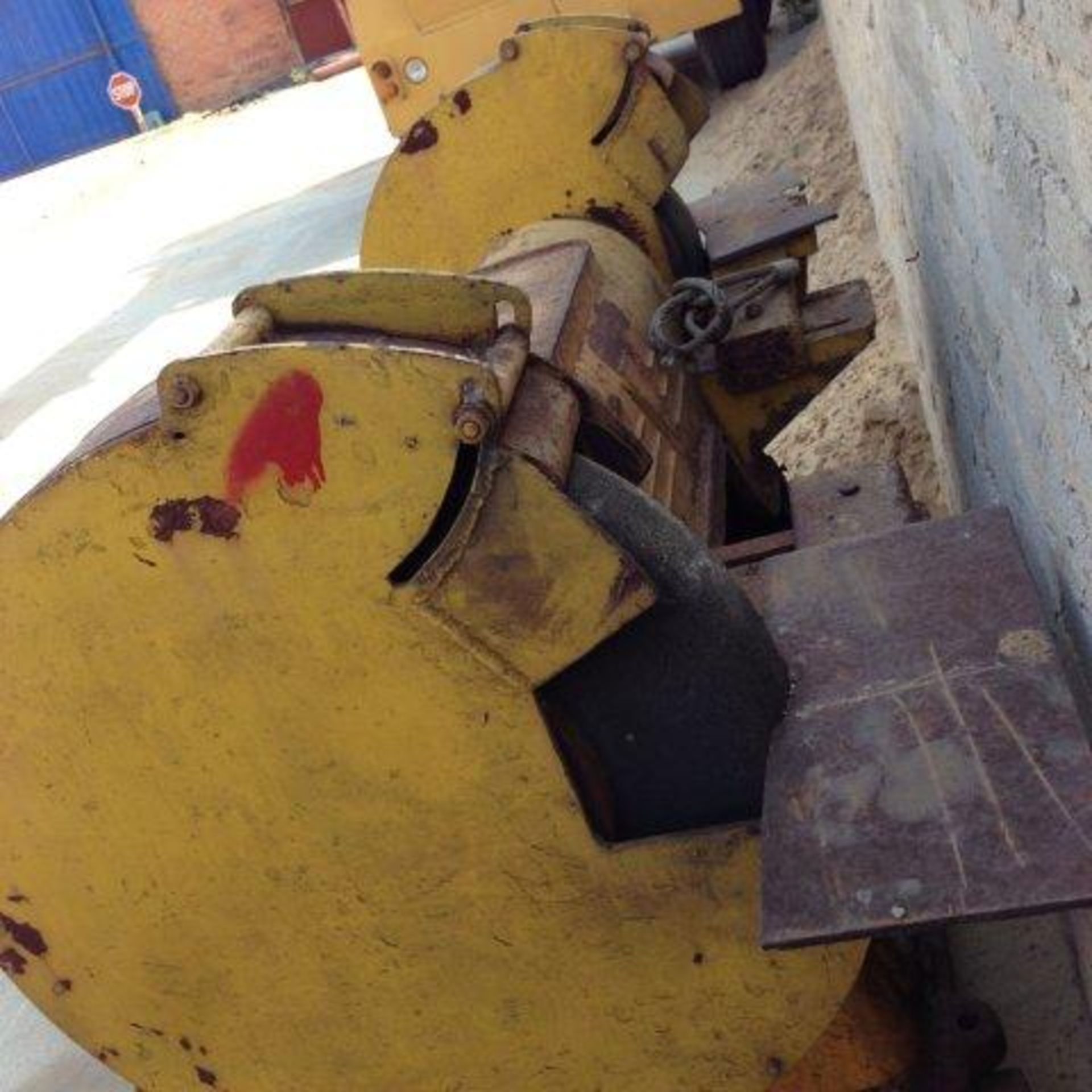 Large industrial grinder two disc