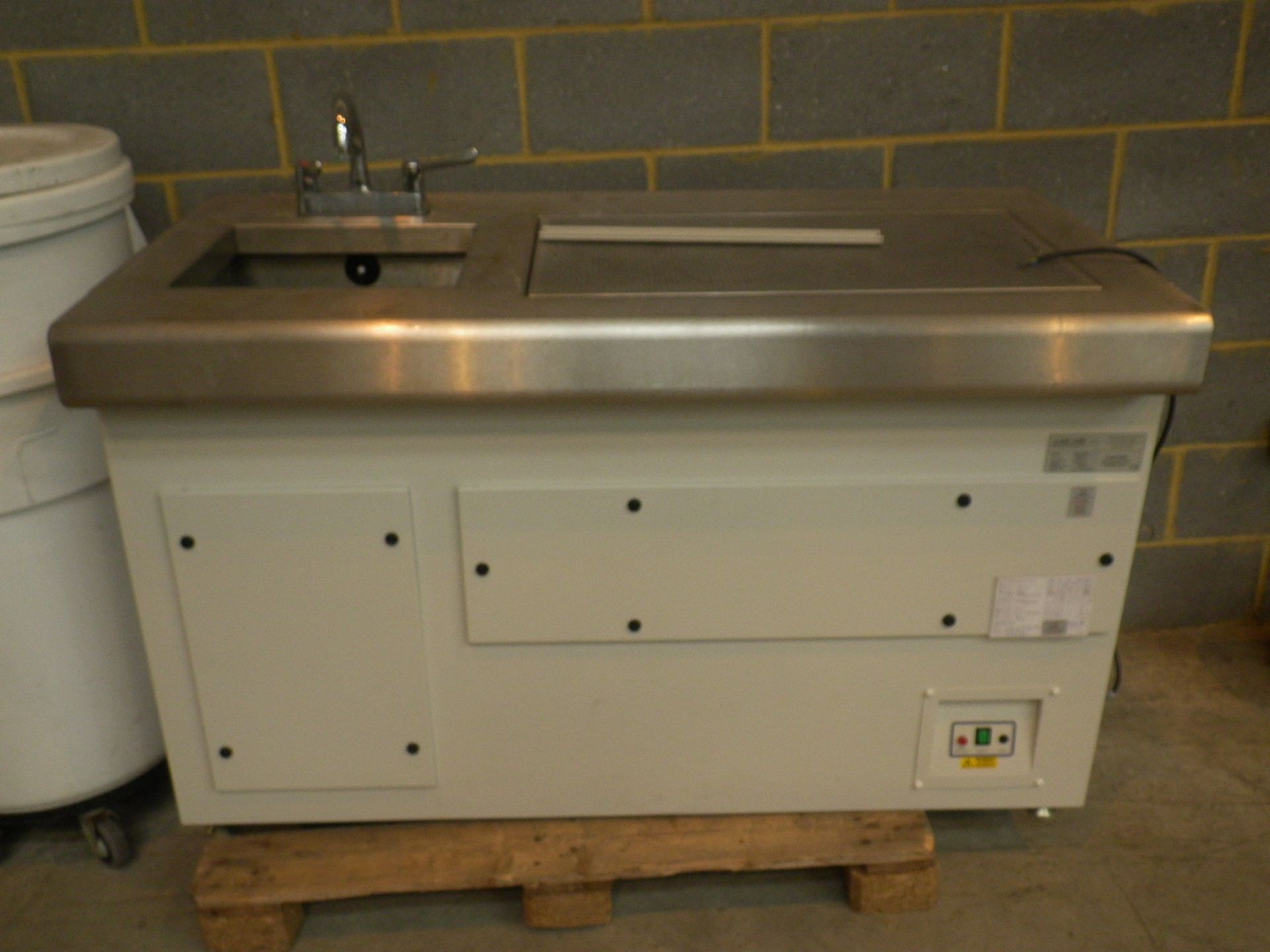 Labcaire Downflow Bench With Sink *Untested Due To Cut Plug*