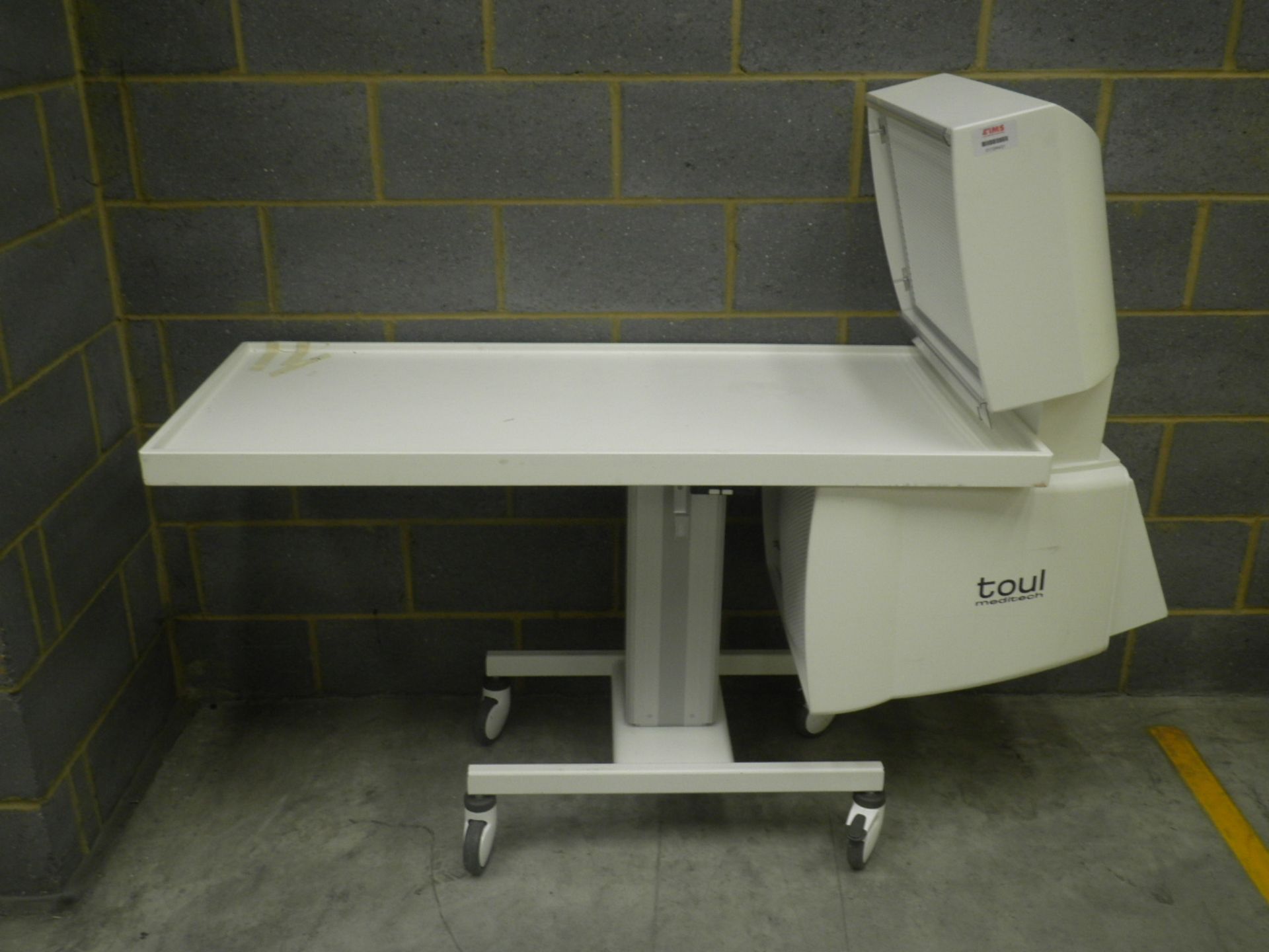 Toul Meditech 300 Instrument Table