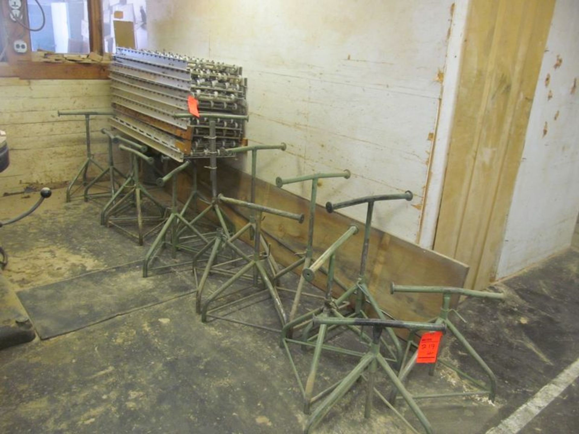 Lot ass't aluminum skate conveyor with (8) 16" X 62" sections, (1) 16" X 56" section, (1) 16" X