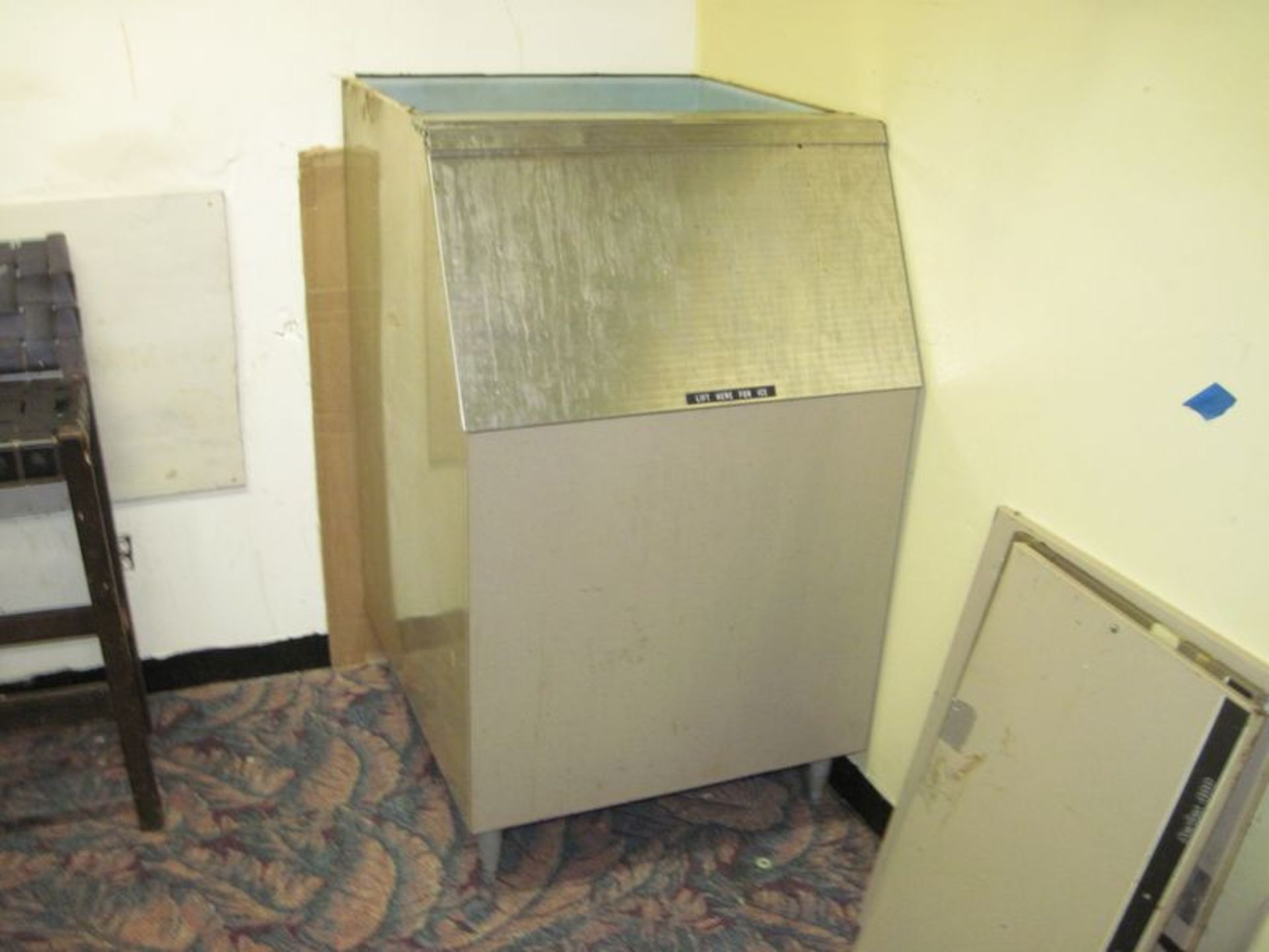 Lot contents of rooms includes ice machine bin, 2-door self-contained cooler, ass't maintenance