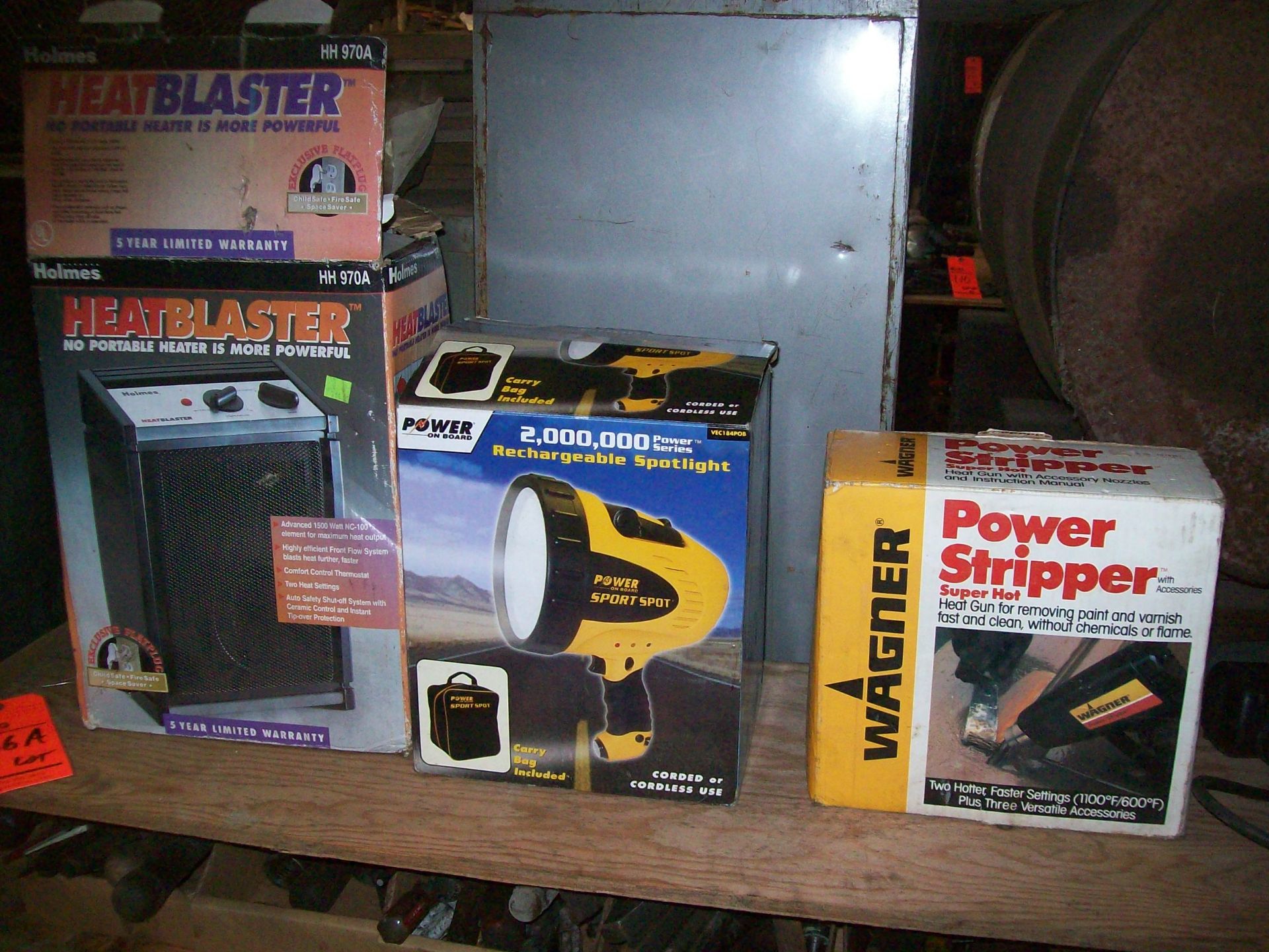 Lot ass't electric tools includes (1) Holmes heat blaster space heater, rechargeable spotlight, (
