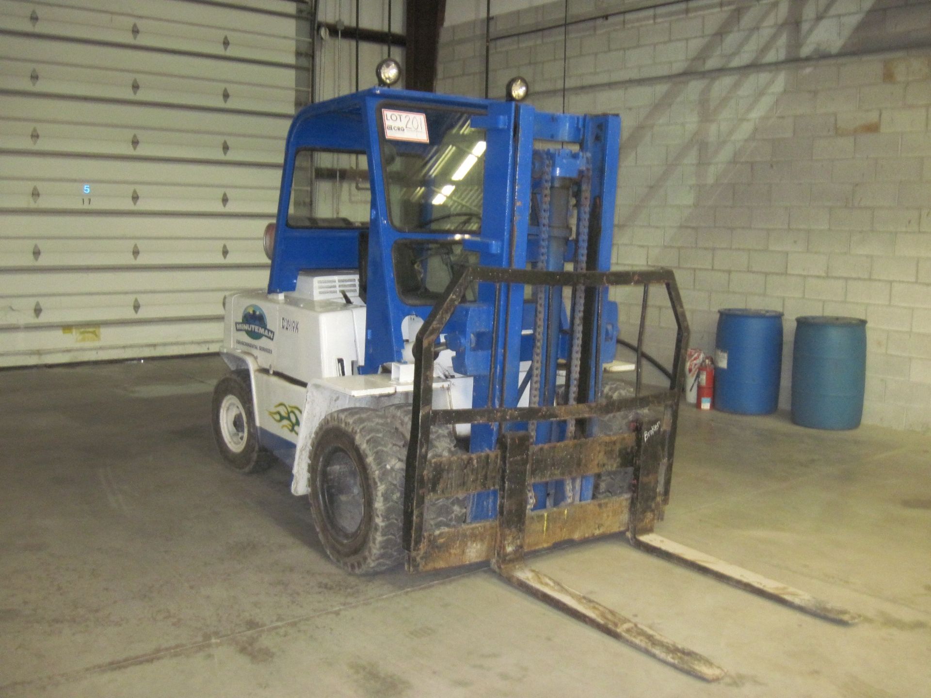 Clark propane powered forklift, M/N C500Y80, 8,000 lb cap, pneumatic tires, 2-stage mast, 123"