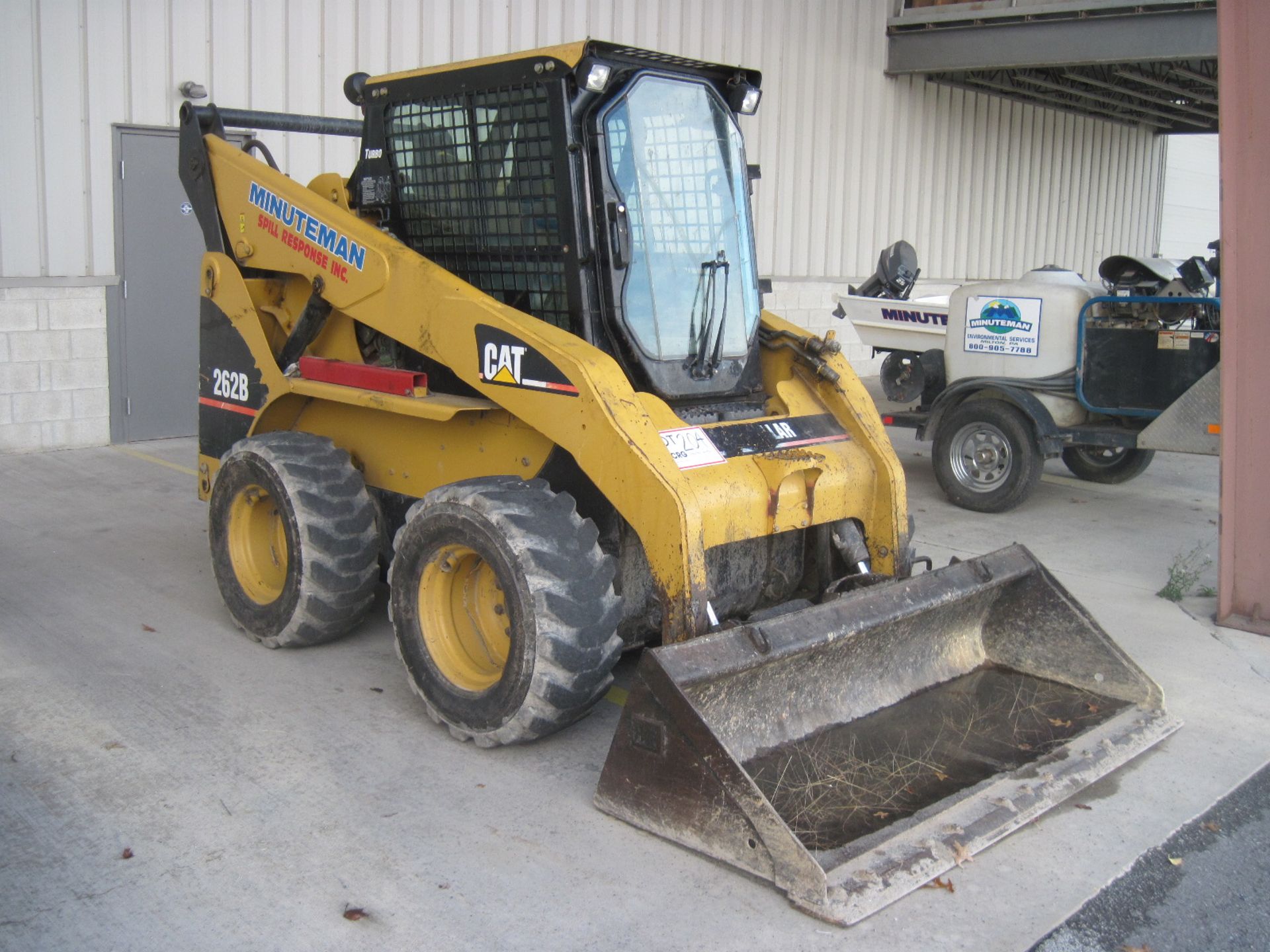 CAT skid steer loader, M/N 262B, VIN# CAT0262BVPDT01774, turbo diesel powered, enclosed cab, - Image 2 of 5