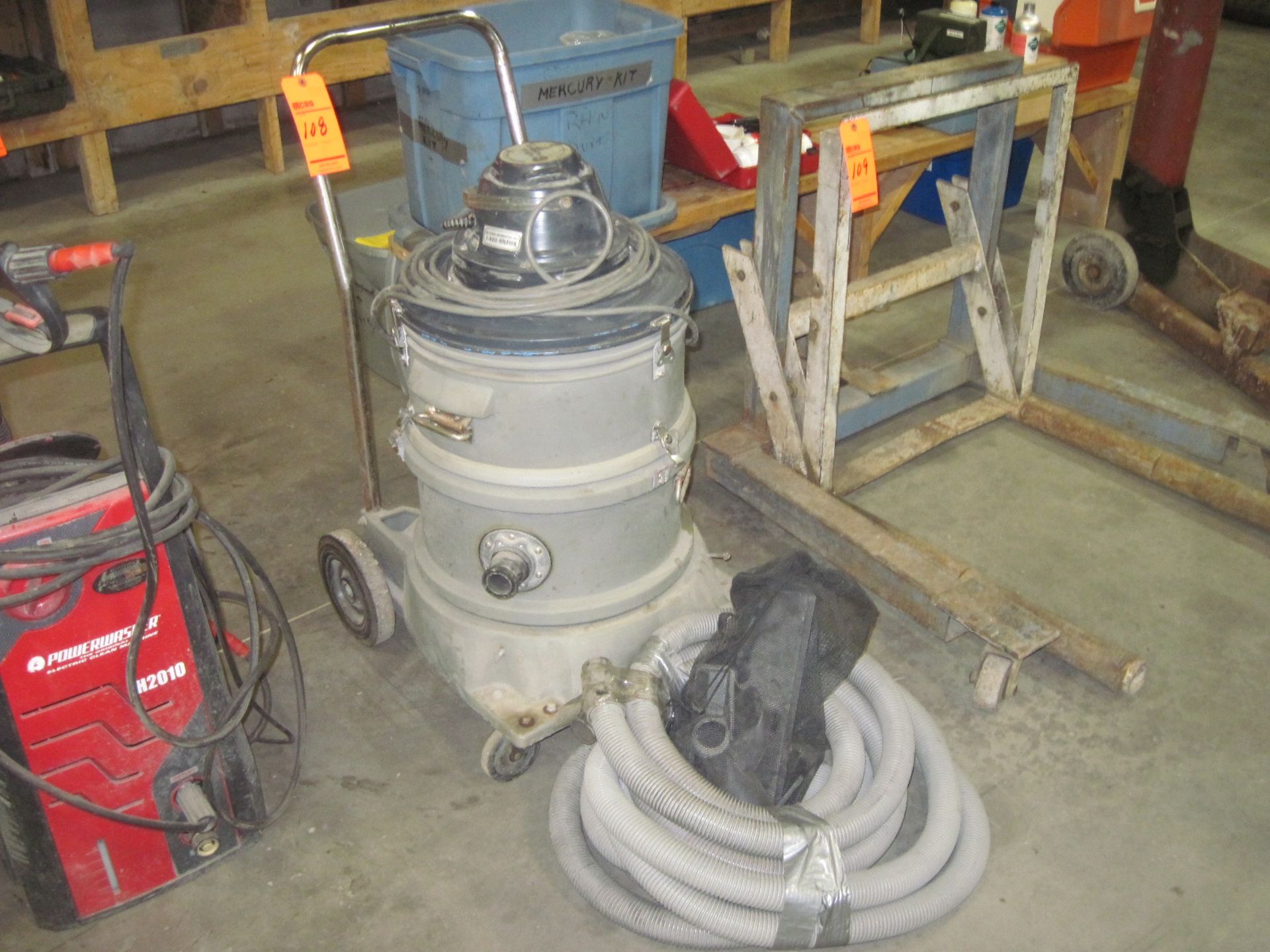 Nilfisk VT-60 portable wet/dry vac, single phase