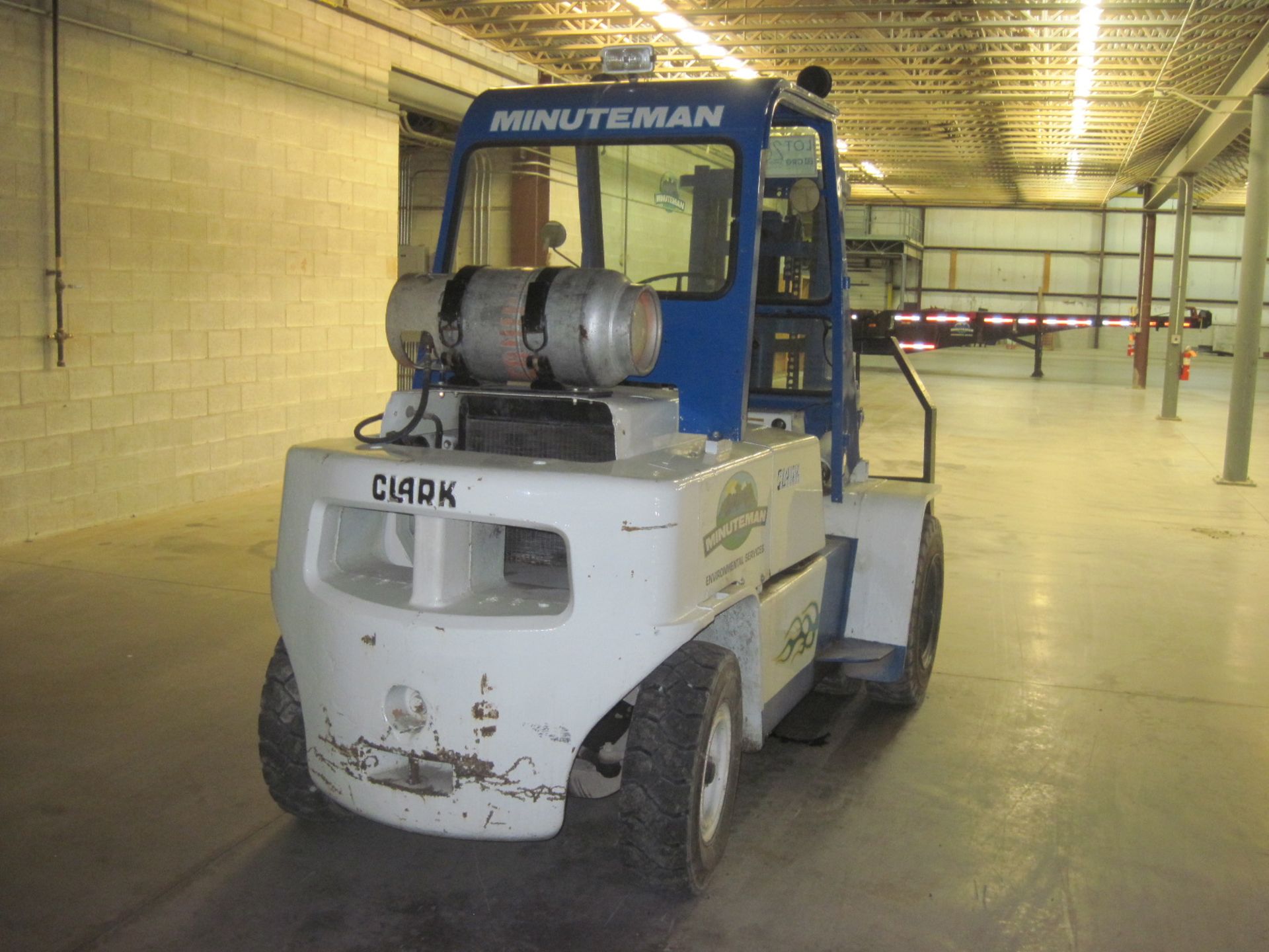 Clark propane powered forklift, M/N C500Y80, 8,000 lb cap, pneumatic tires, 2-stage mast, 123" - Image 3 of 5