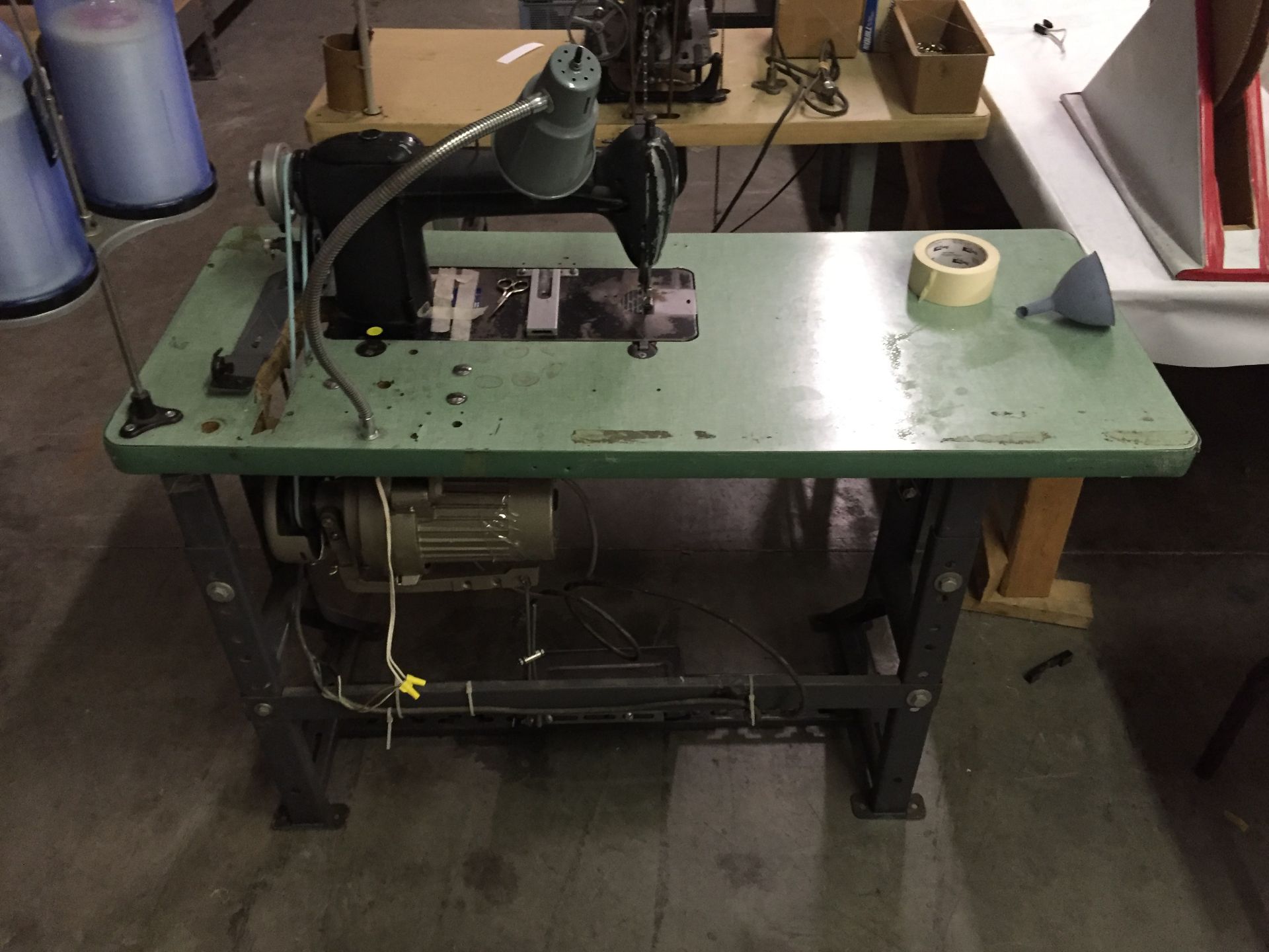 Commercial Singer Sewing Machine with Table - Image 2 of 5