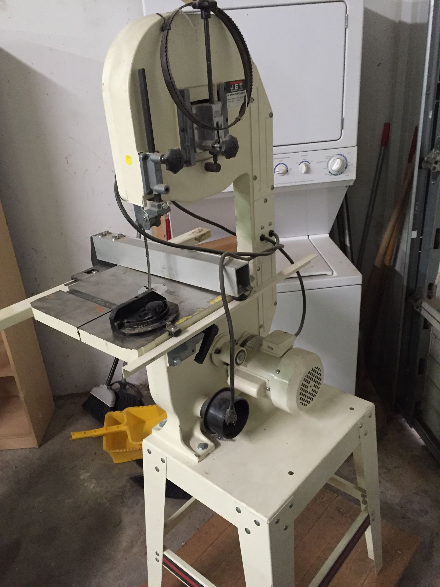 Jet 12" Vertical Band Saw M/N JWBS-120S, stock # 708901, with 24" X 36" wood dolly - Image 4 of 4