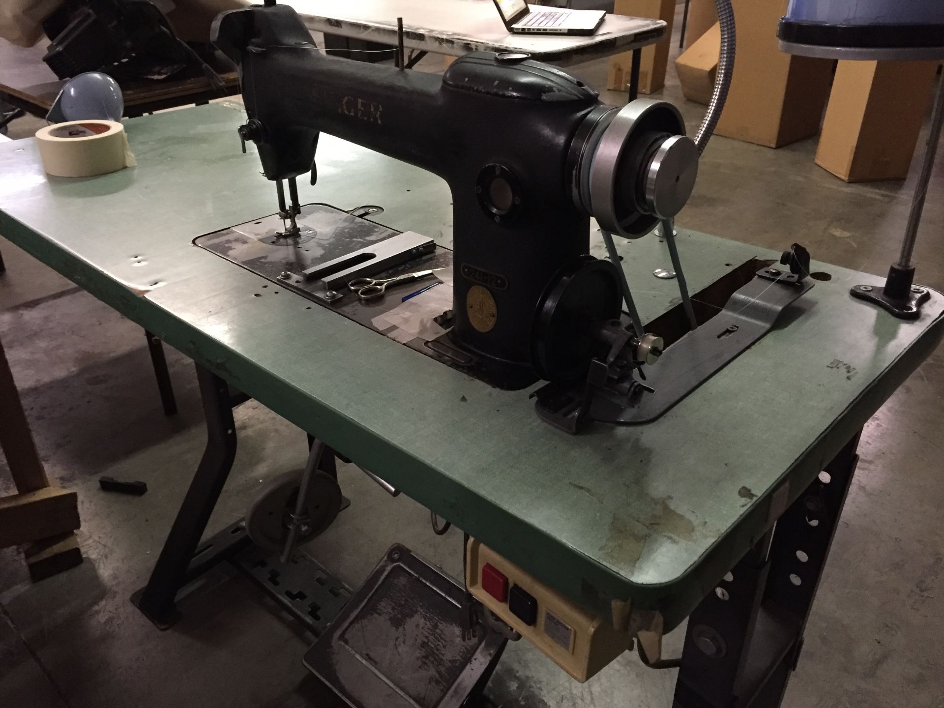 Commercial Singer Sewing Machine with Table - Image 4 of 5