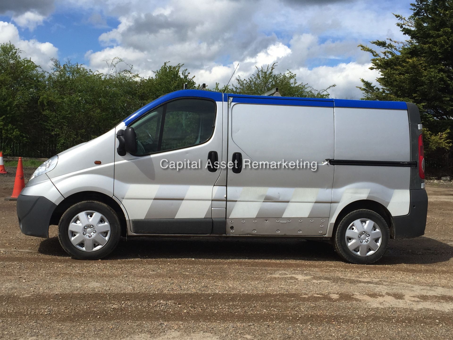 VAUXHALL VIVARO 2900 SWB (2.0 CDTI - 6 SPEED) 2007 - 07 REG  **1 OWNER - FULL SERVICE HISTORY** - Image 4 of 16