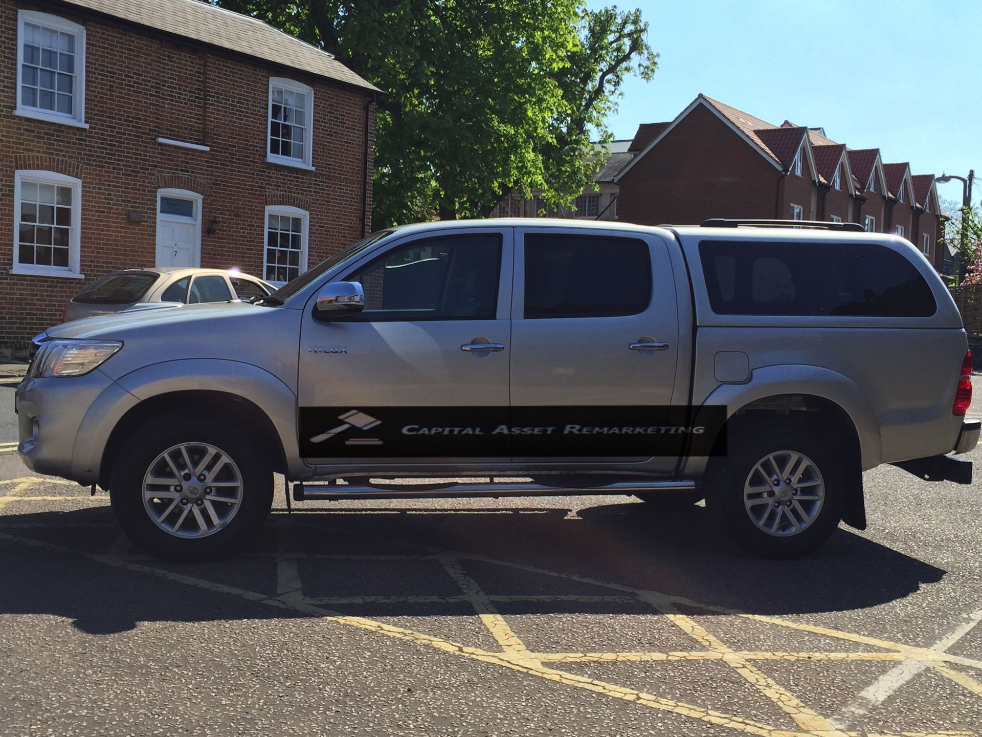 TOYOTA HILUX 'INVINCIBLE' 3.0 D-4D DOUBLE CAB PICK-UP (2012 - 12 REG)  **FULL SERVICE HISTORY** - Image 3 of 18