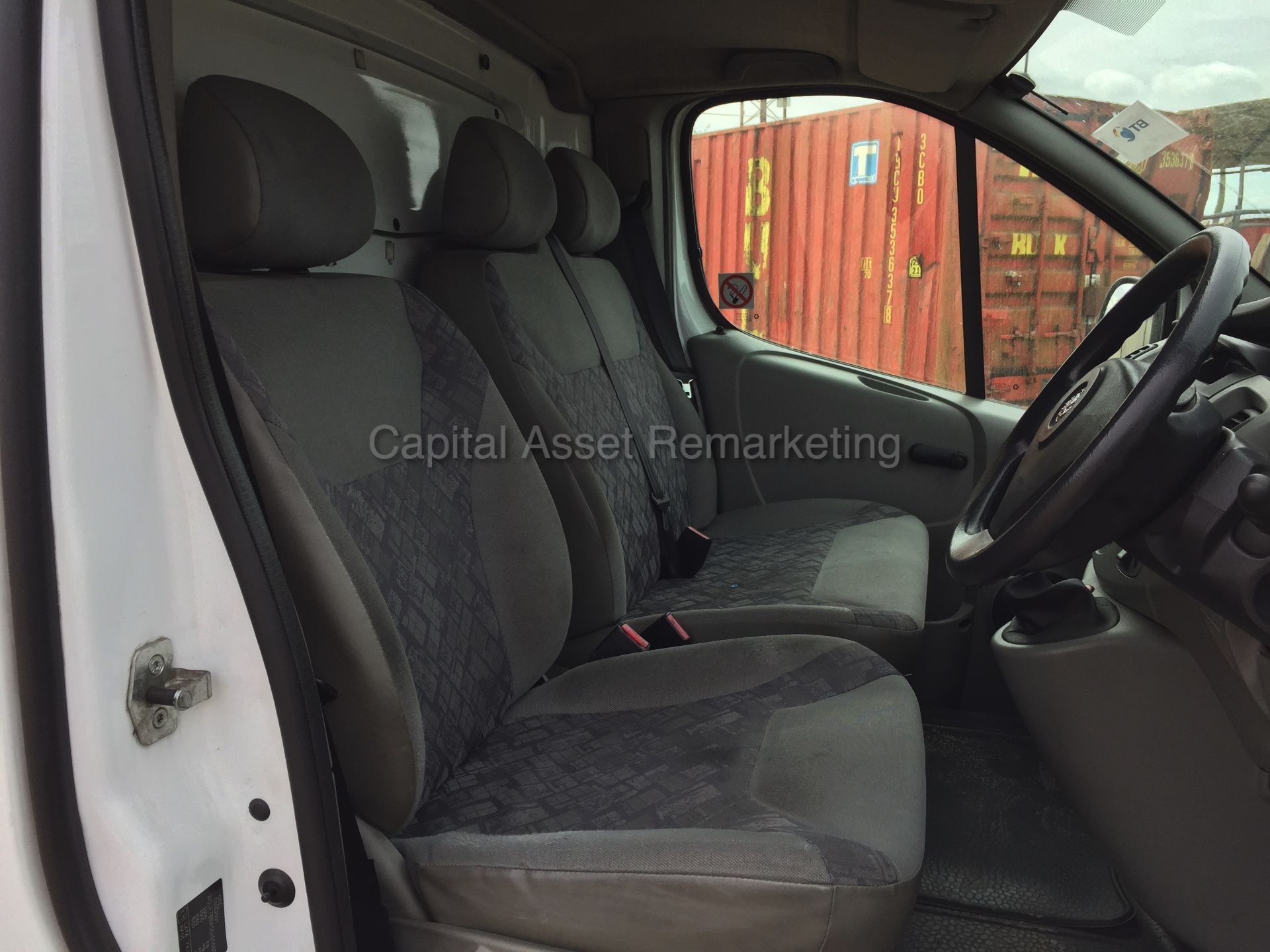 VAUXHALL VIVARO 2900 1.9 DI SWB (2005 - 55 REG) **BT FROM NEW - FULL SERVICE HISTORY** - Image 16 of 19