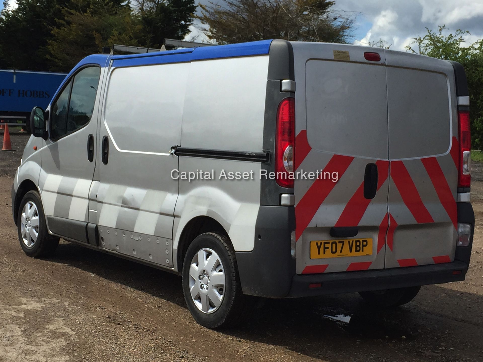 VAUXHALL VIVARO 2900 SWB (2.0 CDTI - 6 SPEED) 2007 - 07 REG  **1 OWNER - FULL SERVICE HISTORY** - Image 5 of 16