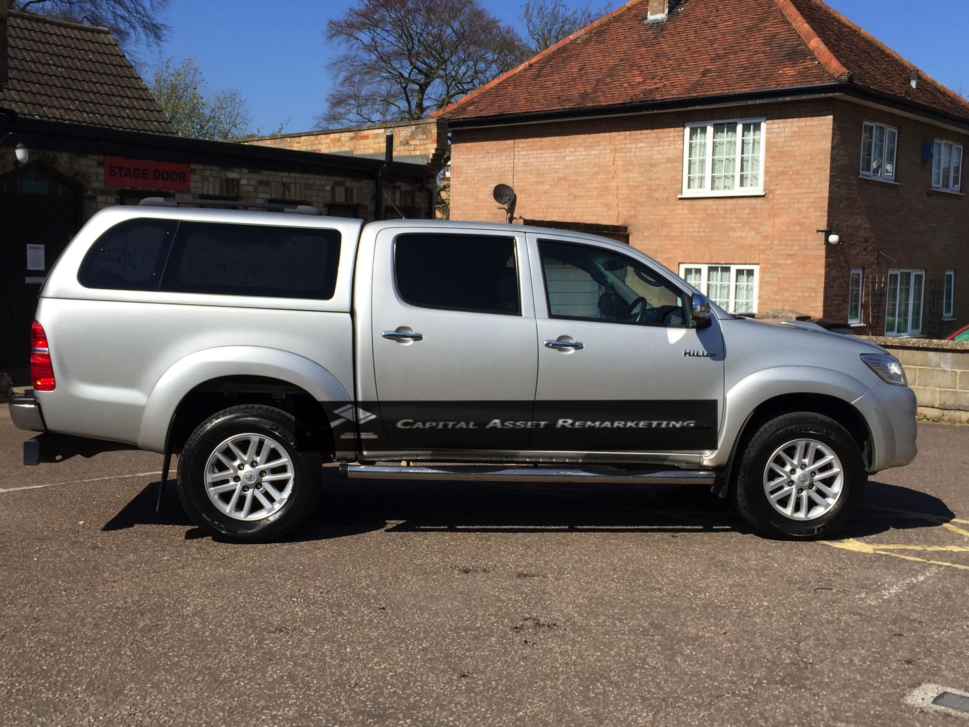 TOYOTA HILUX 'INVINCIBLE' 3.0 D-4D DOUBLE CAB PICK-UP (2012 - 12 REG)  **FULL SERVICE HISTORY** - Image 6 of 18