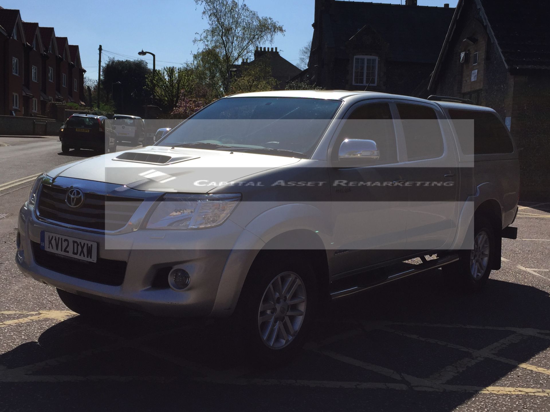 TOYOTA HILUX 'INVINCIBLE' 3.0 D-4D DOUBLE CAB PICK-UP (2012 - 12 REG)  **FULL SERVICE HISTORY** - Image 2 of 18